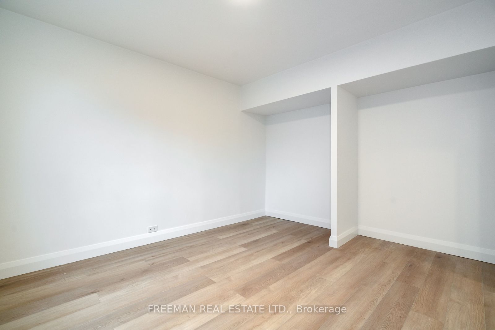 2707 Yonge Street, Toronto 3