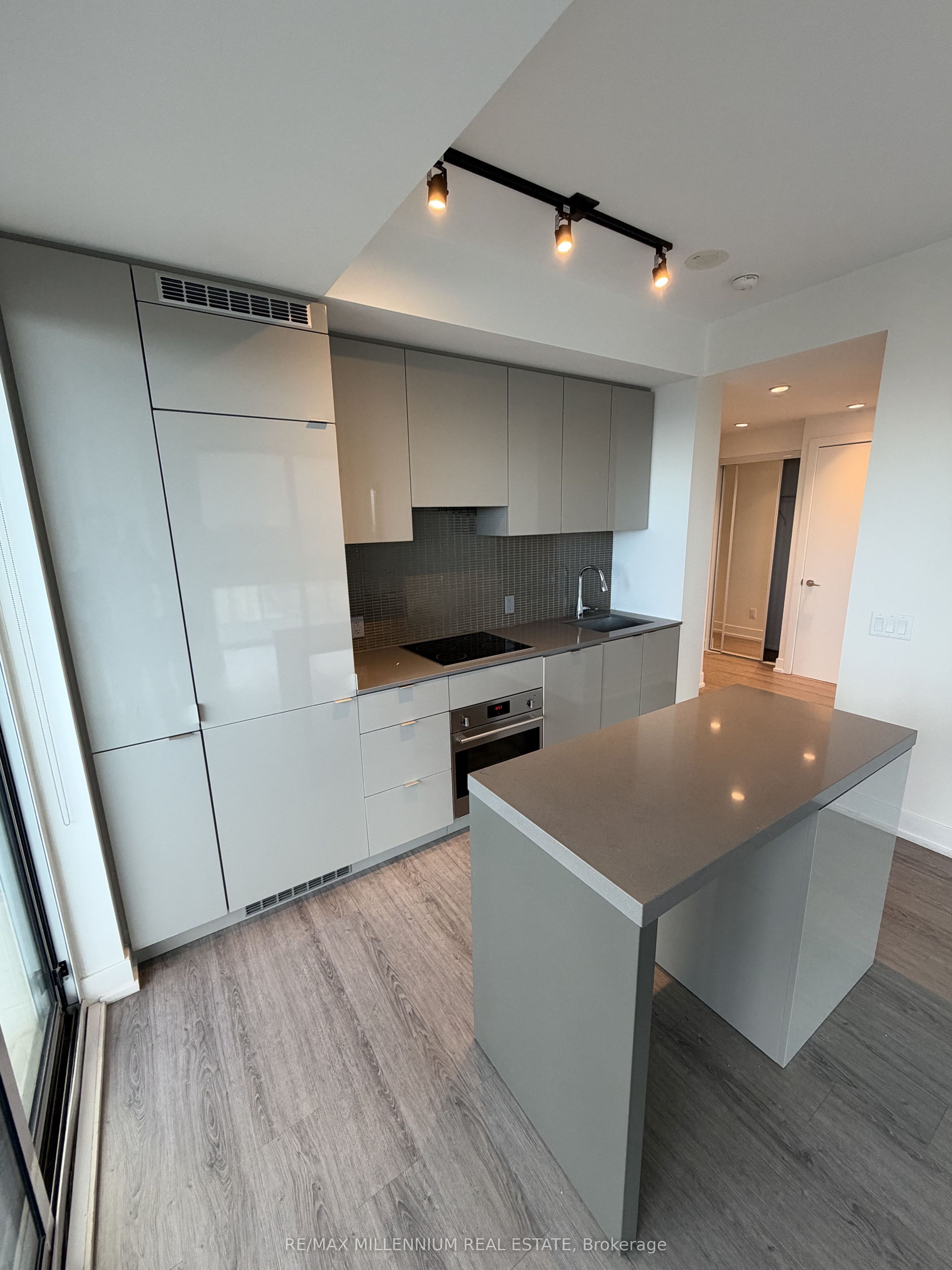 Unit 5710 - 7 Grenville Street, Toronto 4