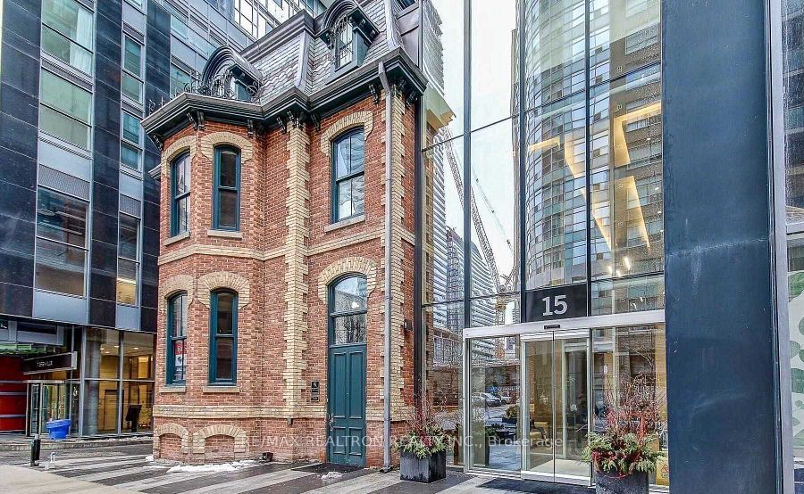 Unit 404 - 15 Grenville Street, Toronto 2
