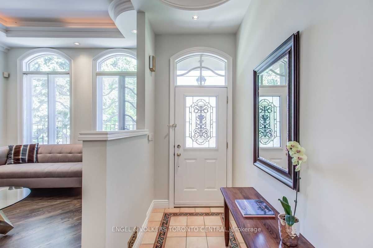 405 Bedford Park Avenue, Toronto 3