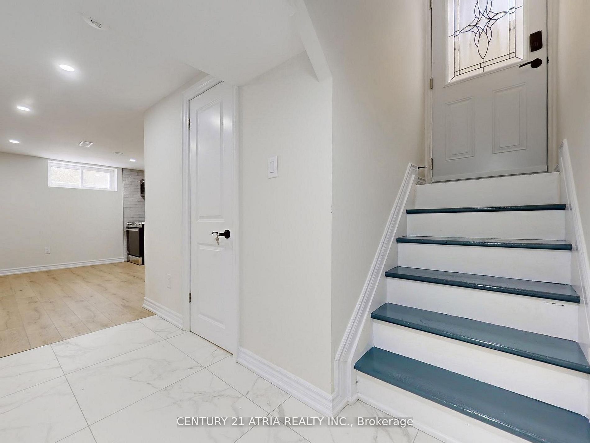 Unit Lower B - 57 Saddle Ridge Drive, North York 4