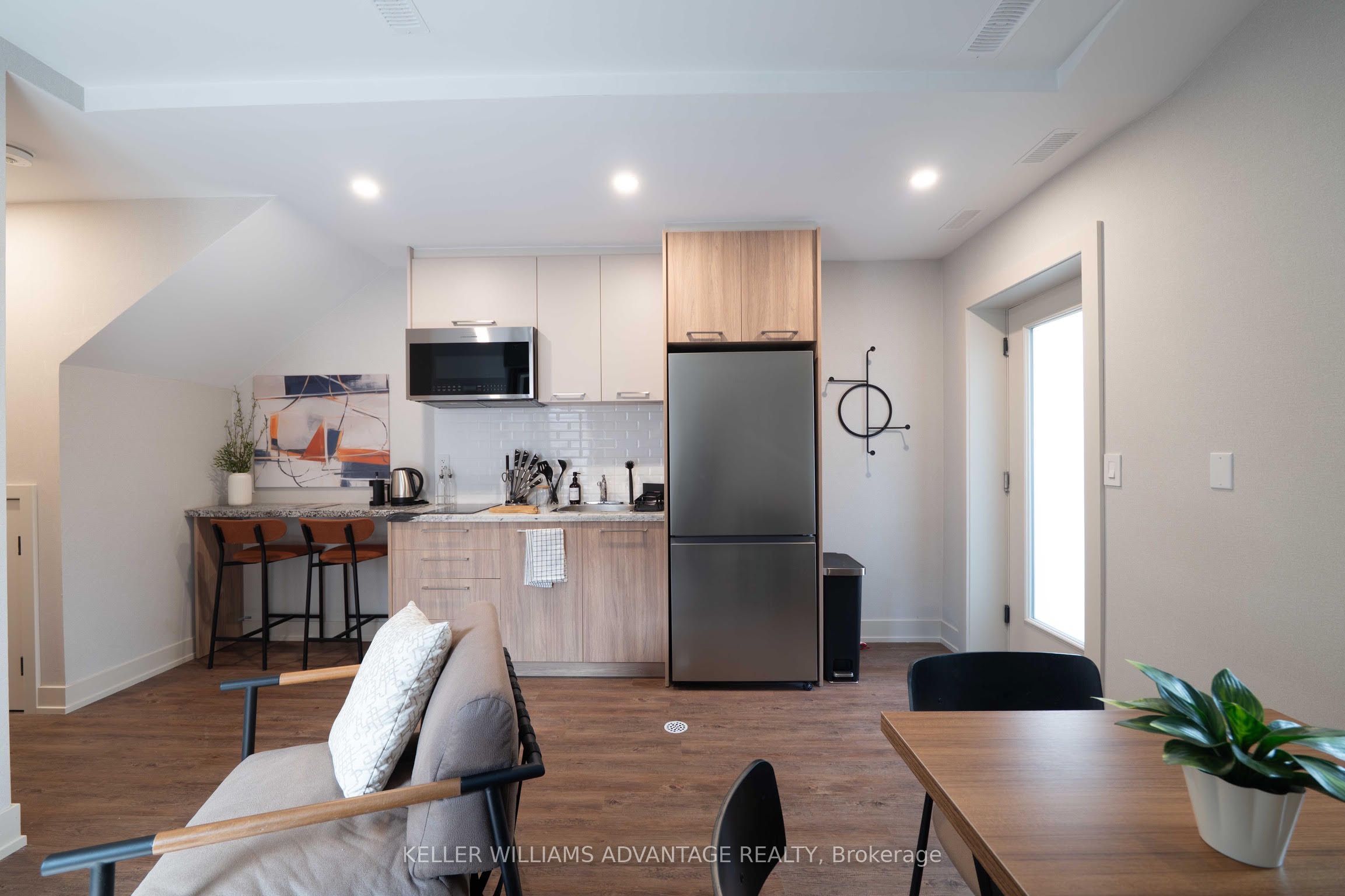 Unit 2 - 23 Ross Street, Toronto 3