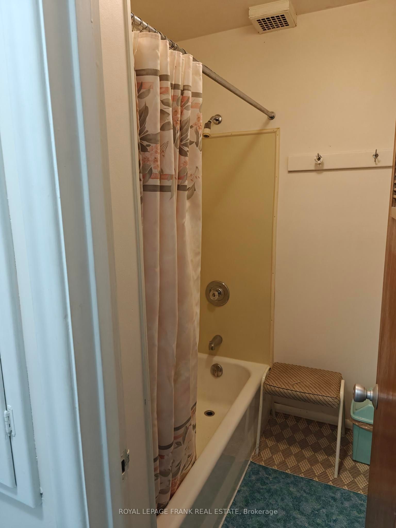 Unit Room 6 - 374 Central Park Boulevard S, Oshawa 5
