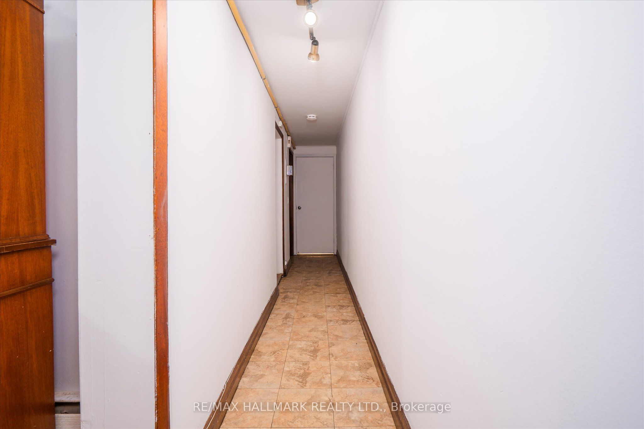 Unit Lower Bach - 224 Pickering Street, Toronto 4