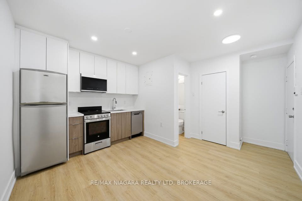 995 O'connor Drive, Toronto 3