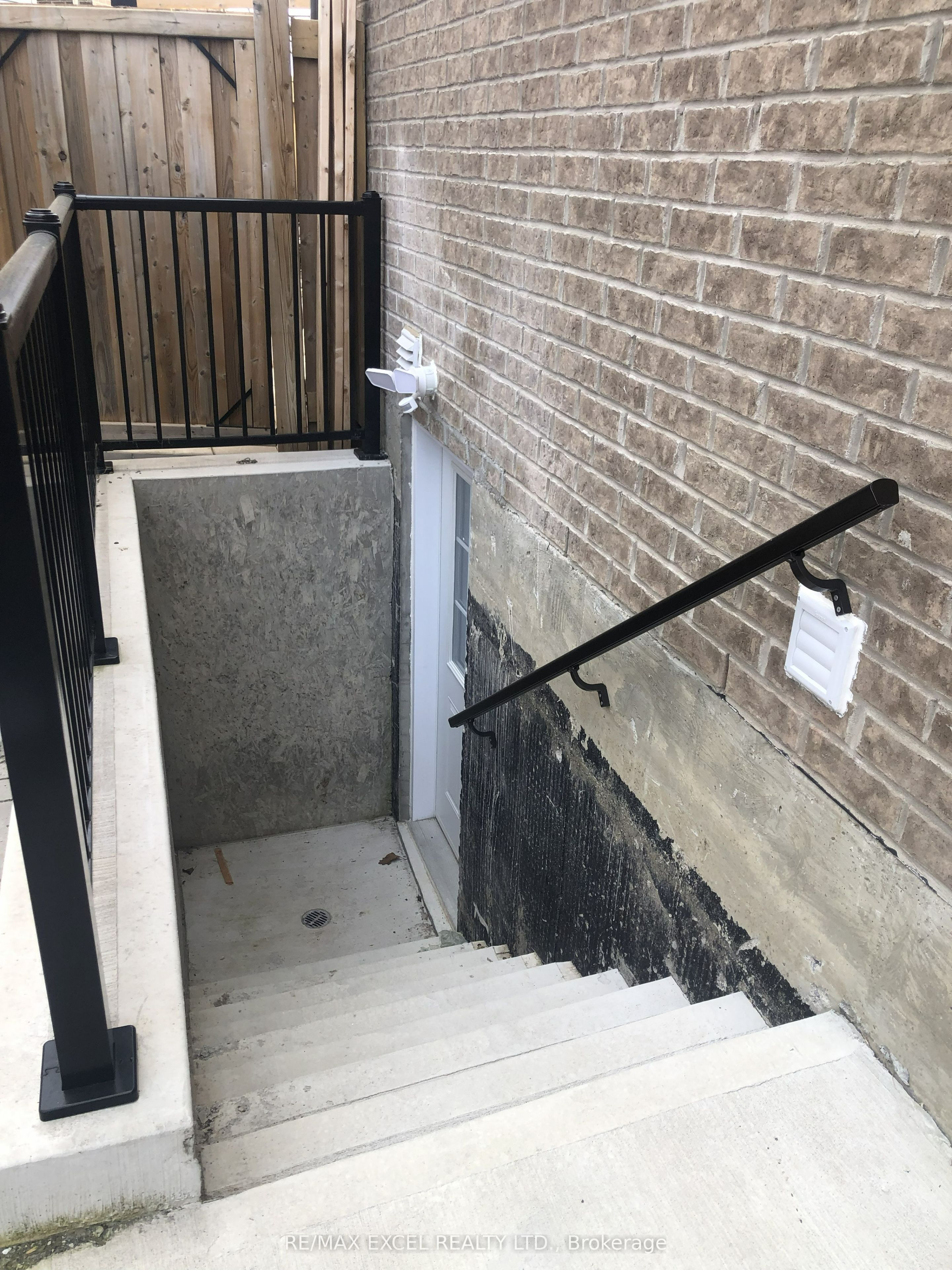 Unit Bsmt 2 - 13 Kilmarnock Crescent, Whitby 3