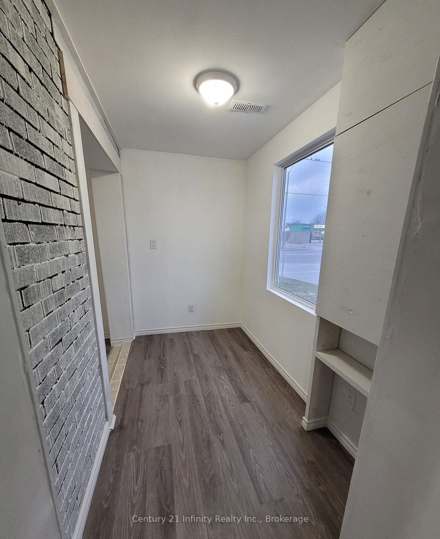 Unit B - 555 Ritson Road S, Oshawa 5