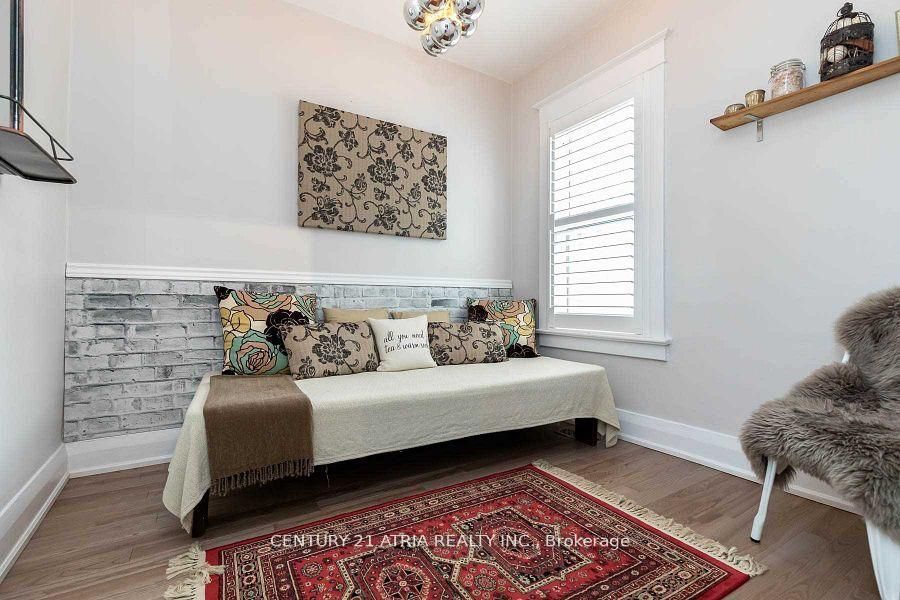 639 Mortimer Avenue, Toronto 3