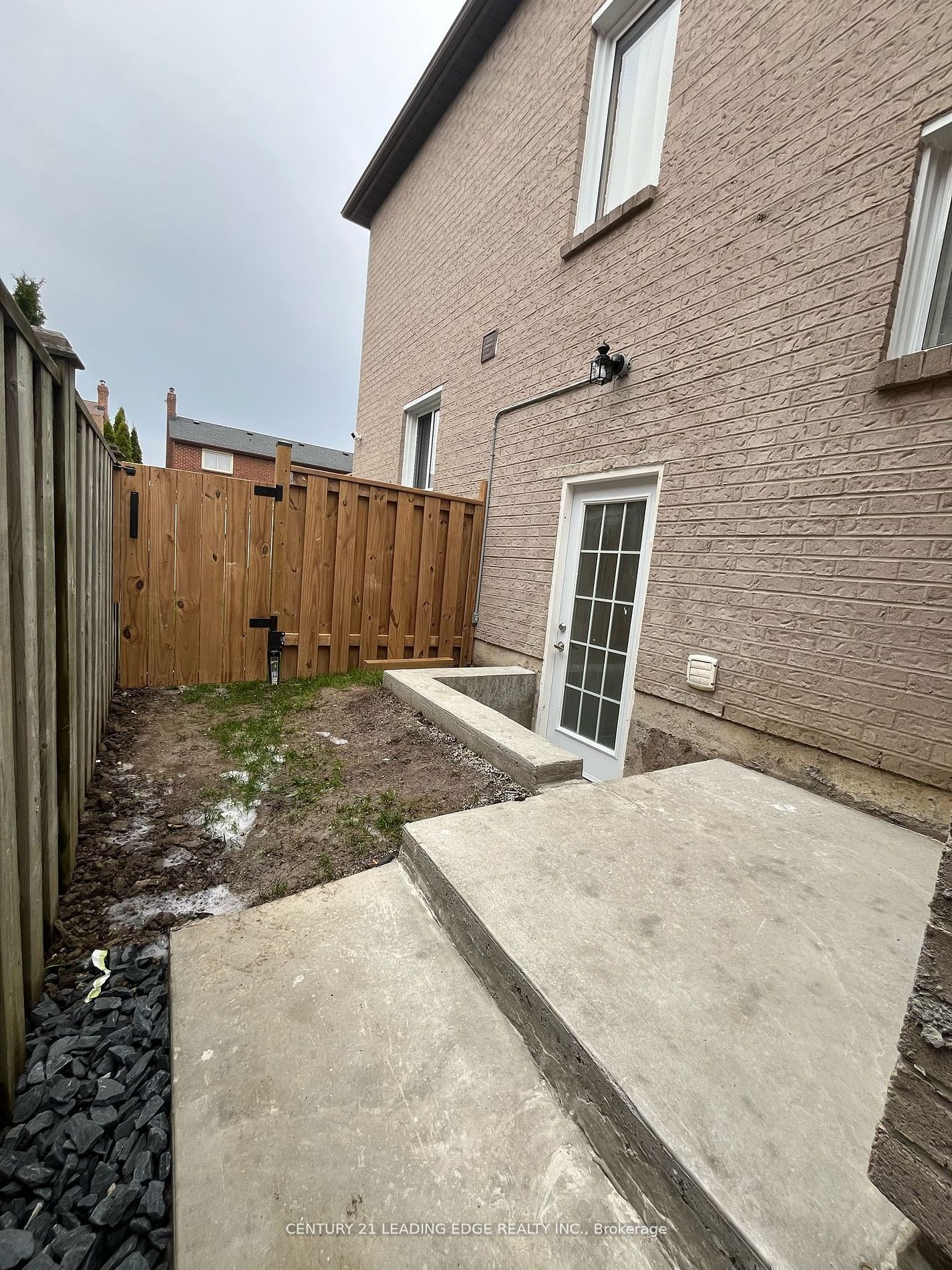 Unit Bsmt - 618 Beckworth Square, Pickering 2
