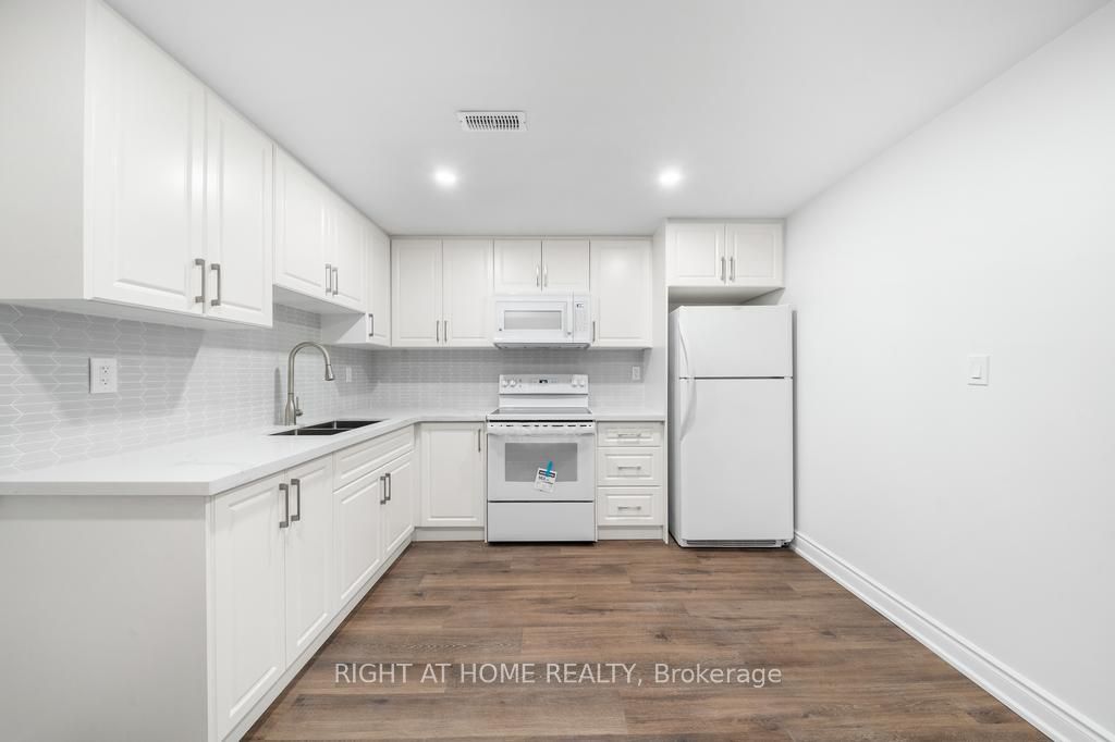 Unit Lower - 582 Carlyle Court, Oshawa 3