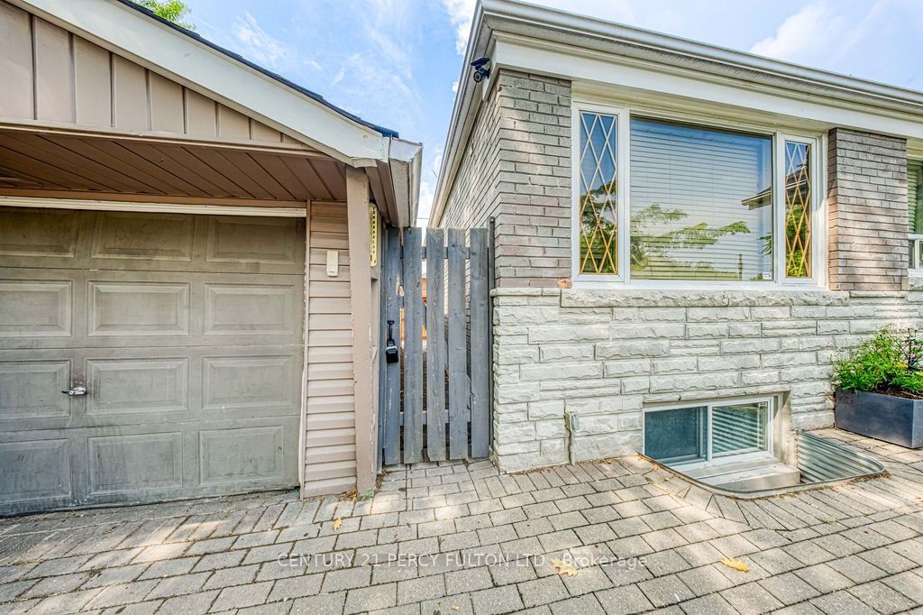 Unit Bsmt - 36 Merryfield Drive, Scarborough 4