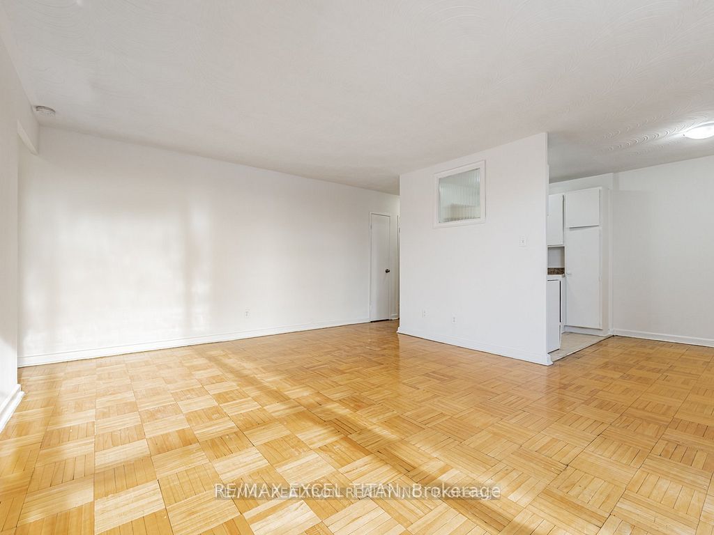 Unit 211 - 165 Cosburn Avenue, Toronto 5