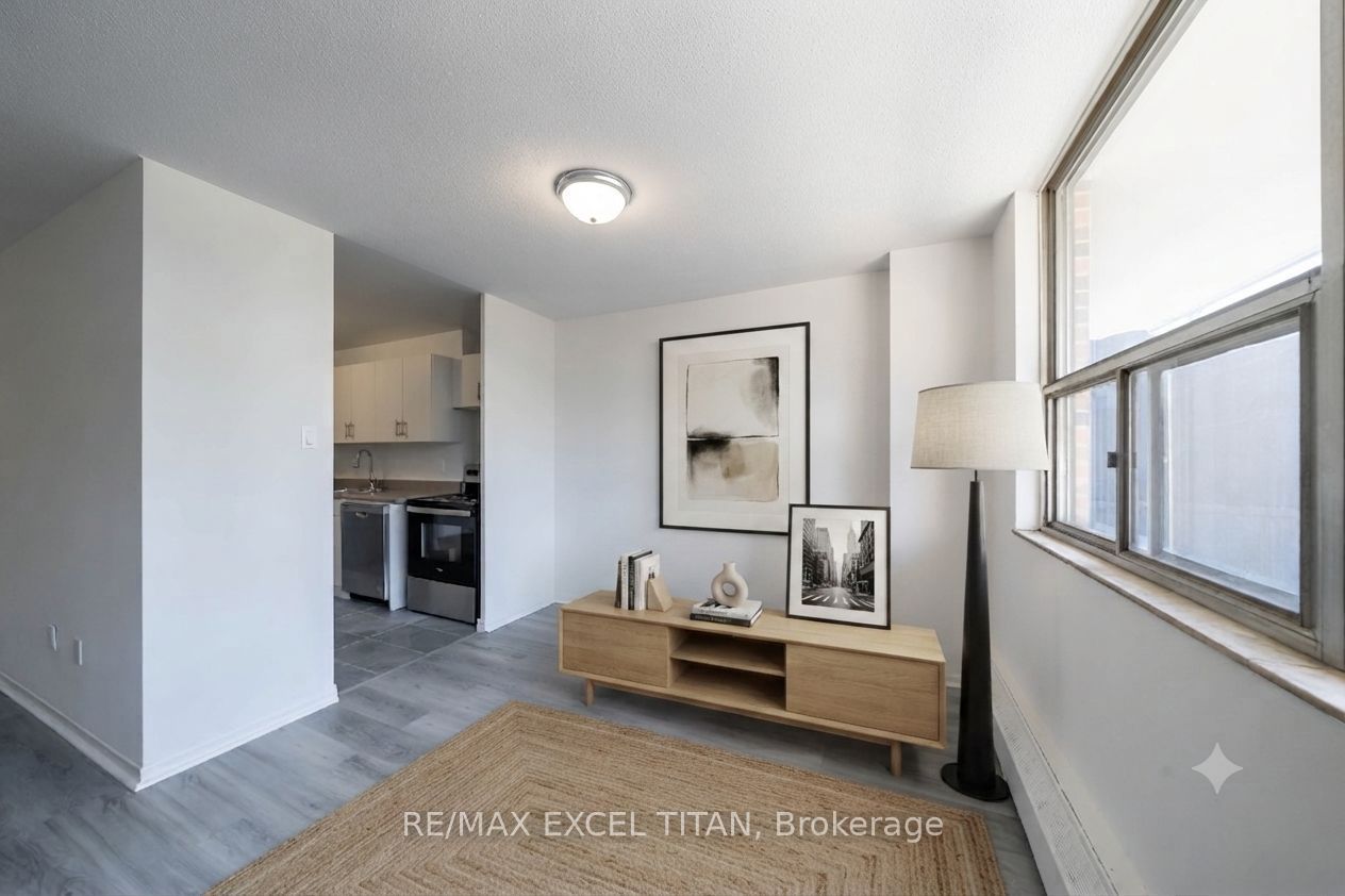 Unit 402 - 165 Cosburn Avenue, Toronto 3