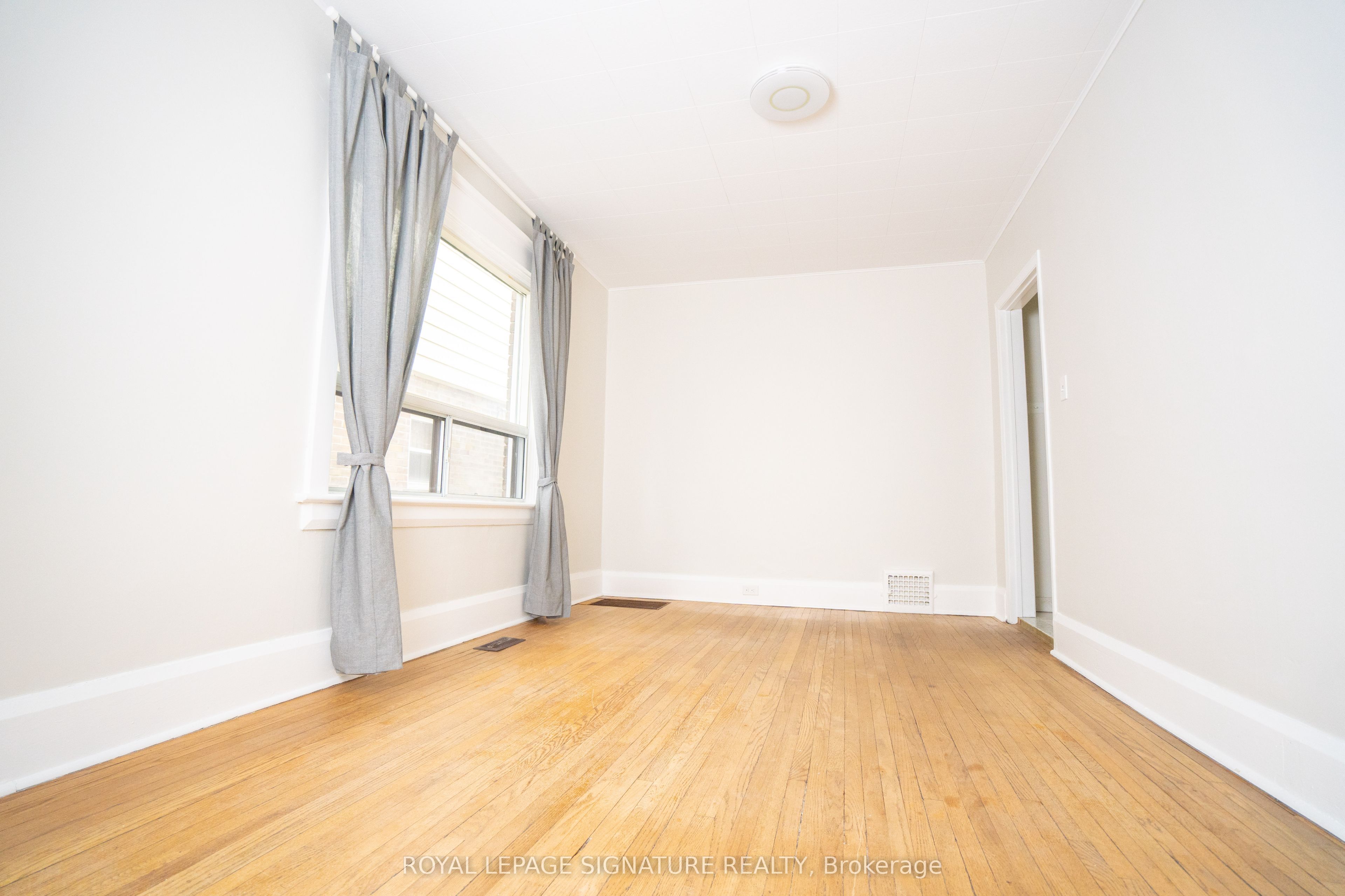 Unit Upper - 393 Milverton Boulevard, Toronto 4