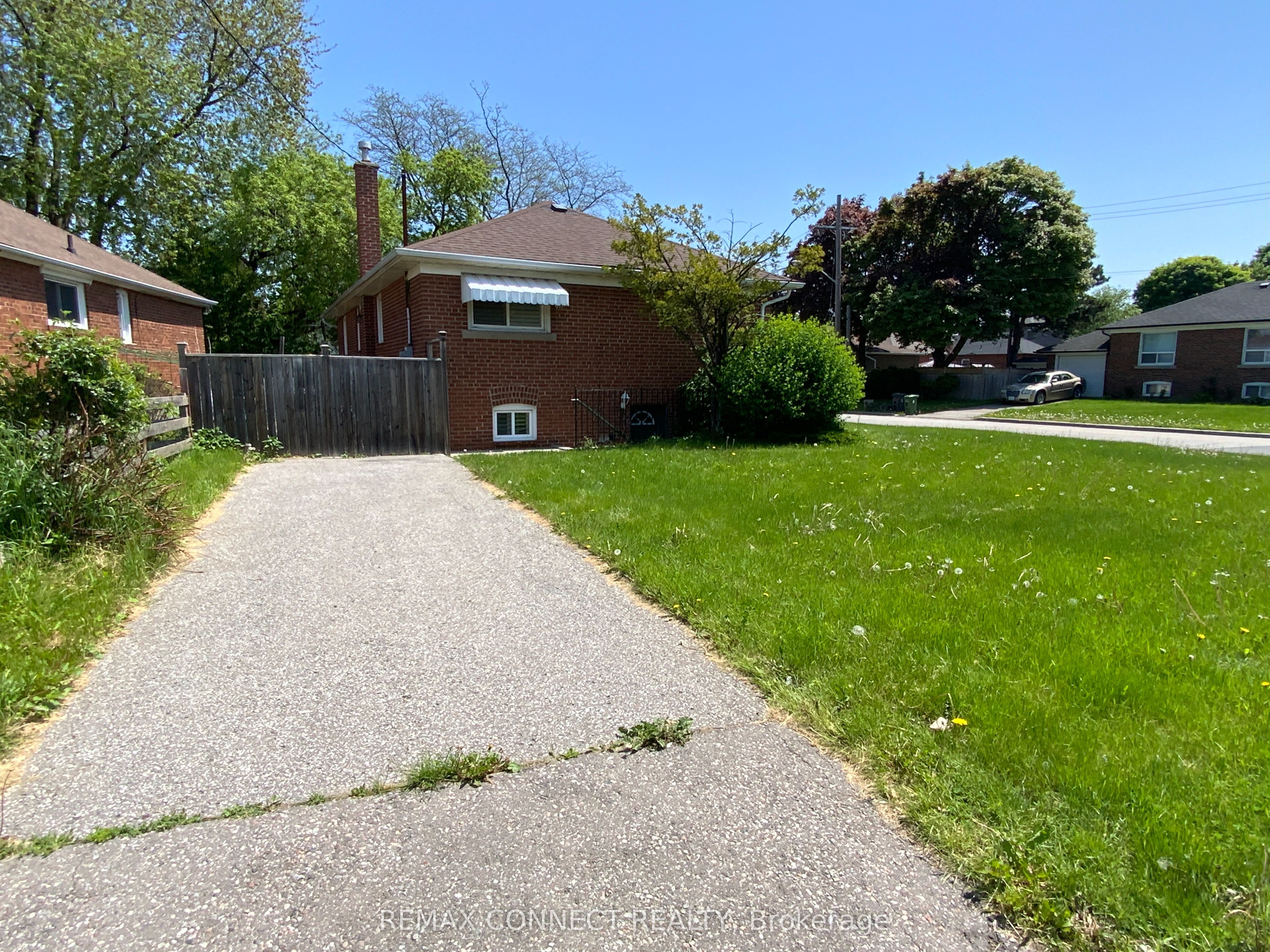 Unit Bsmt-Bdrm A - 2 Kellyvale Road, Scarborough 3