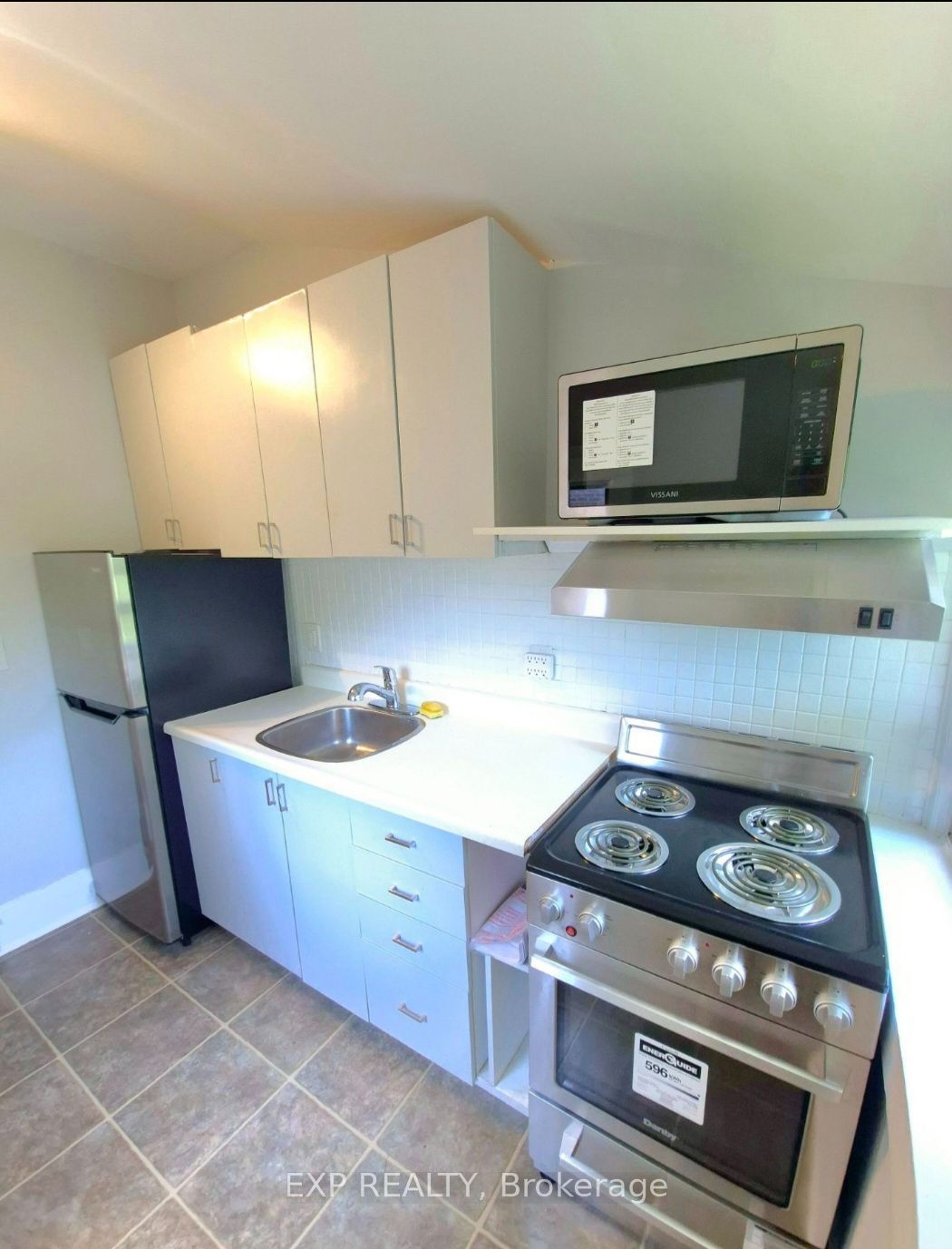 Unit upper - 137 Glenmore Road, Toronto 2