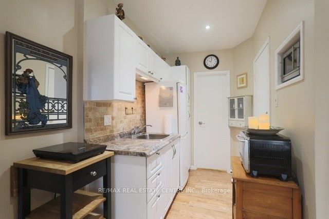 Unit Main Level Studio - 1 Hiawatha Road, Toronto 3