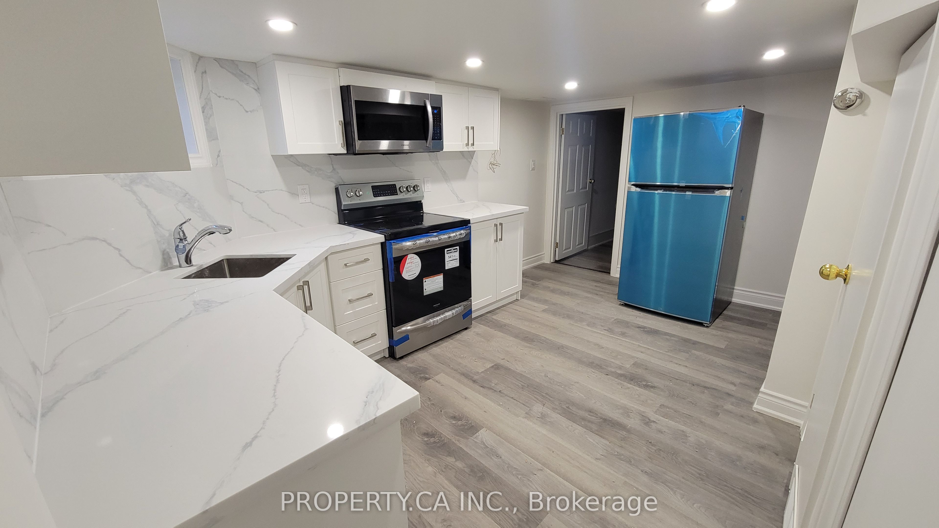 625 Rhodes Avenue, Toronto 2