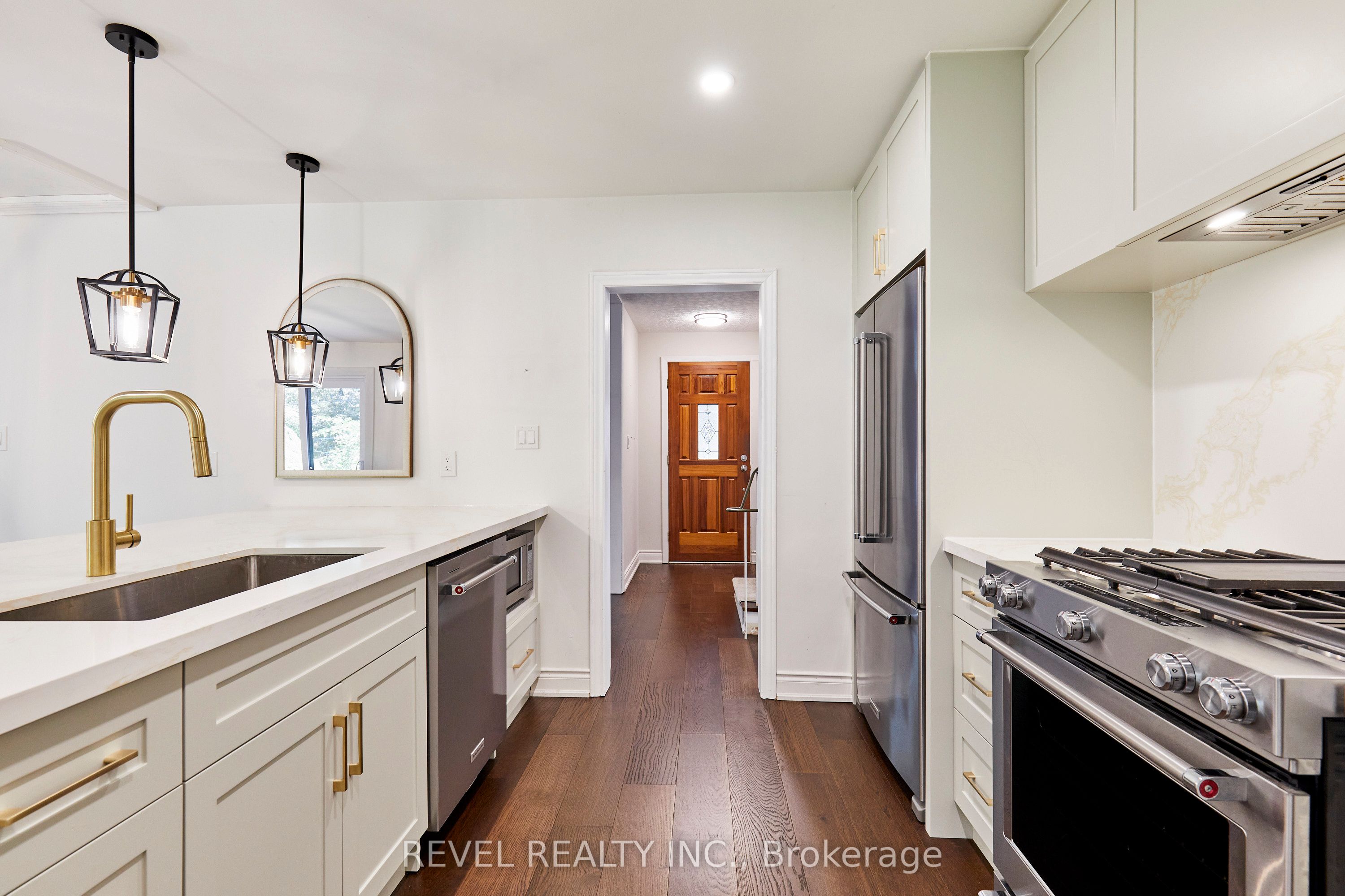 1260 Ilona Park Road, Pickering 4