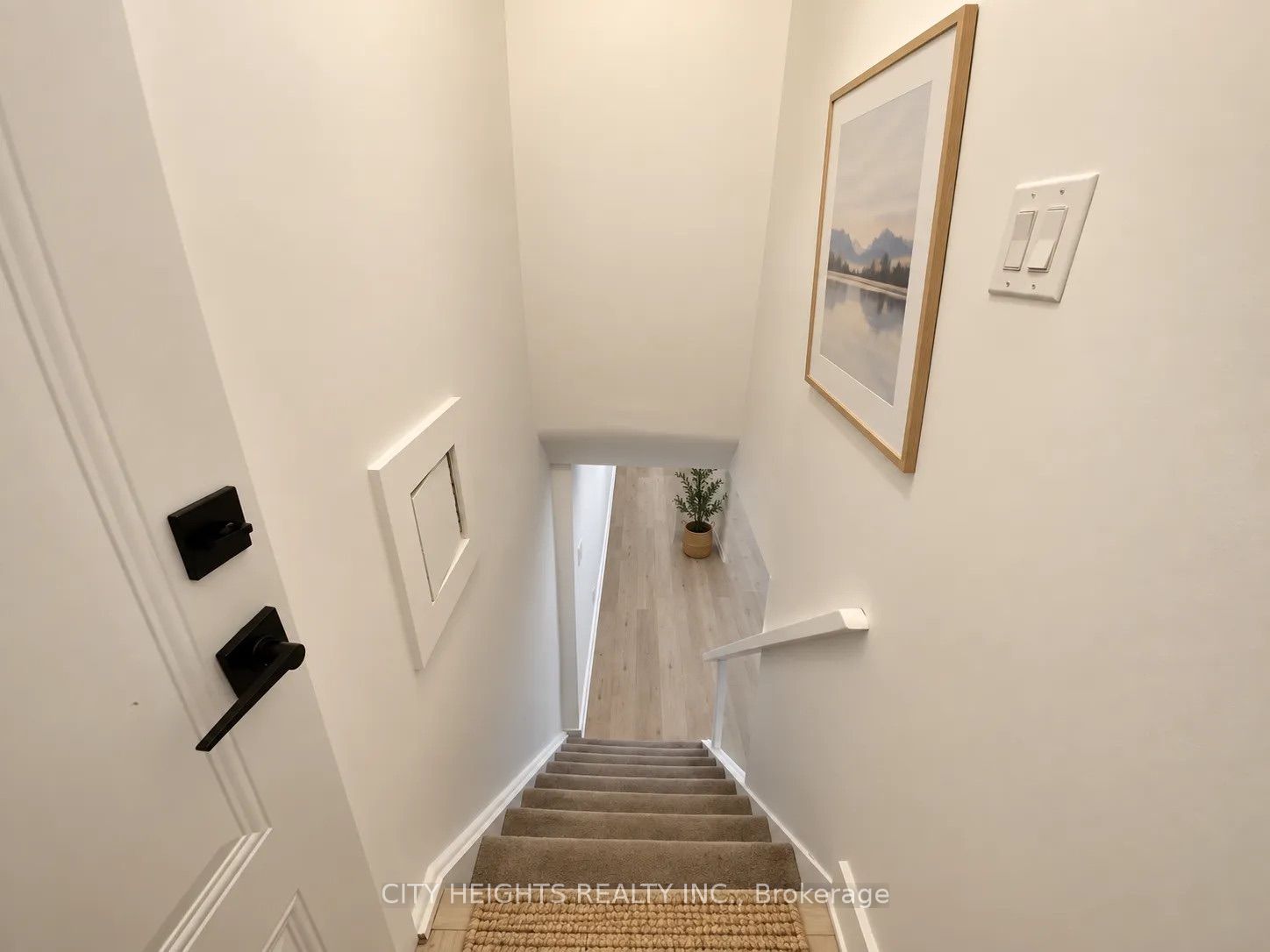 Unit 2 Lower - 20 Minnacote Avenue, Scarborough 3