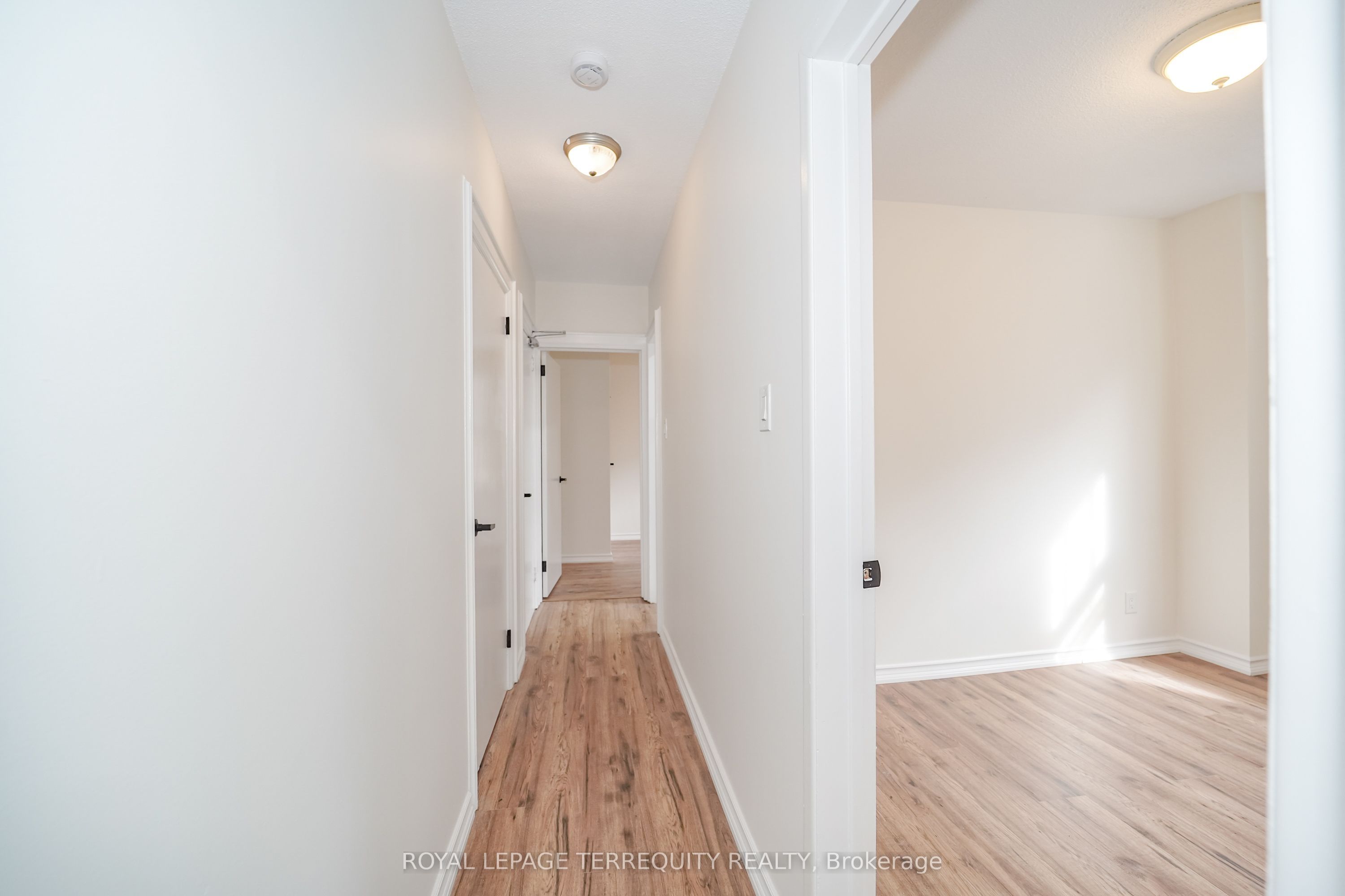 Unit 6 - 8 Thorncliffe Avenue, Toronto 4