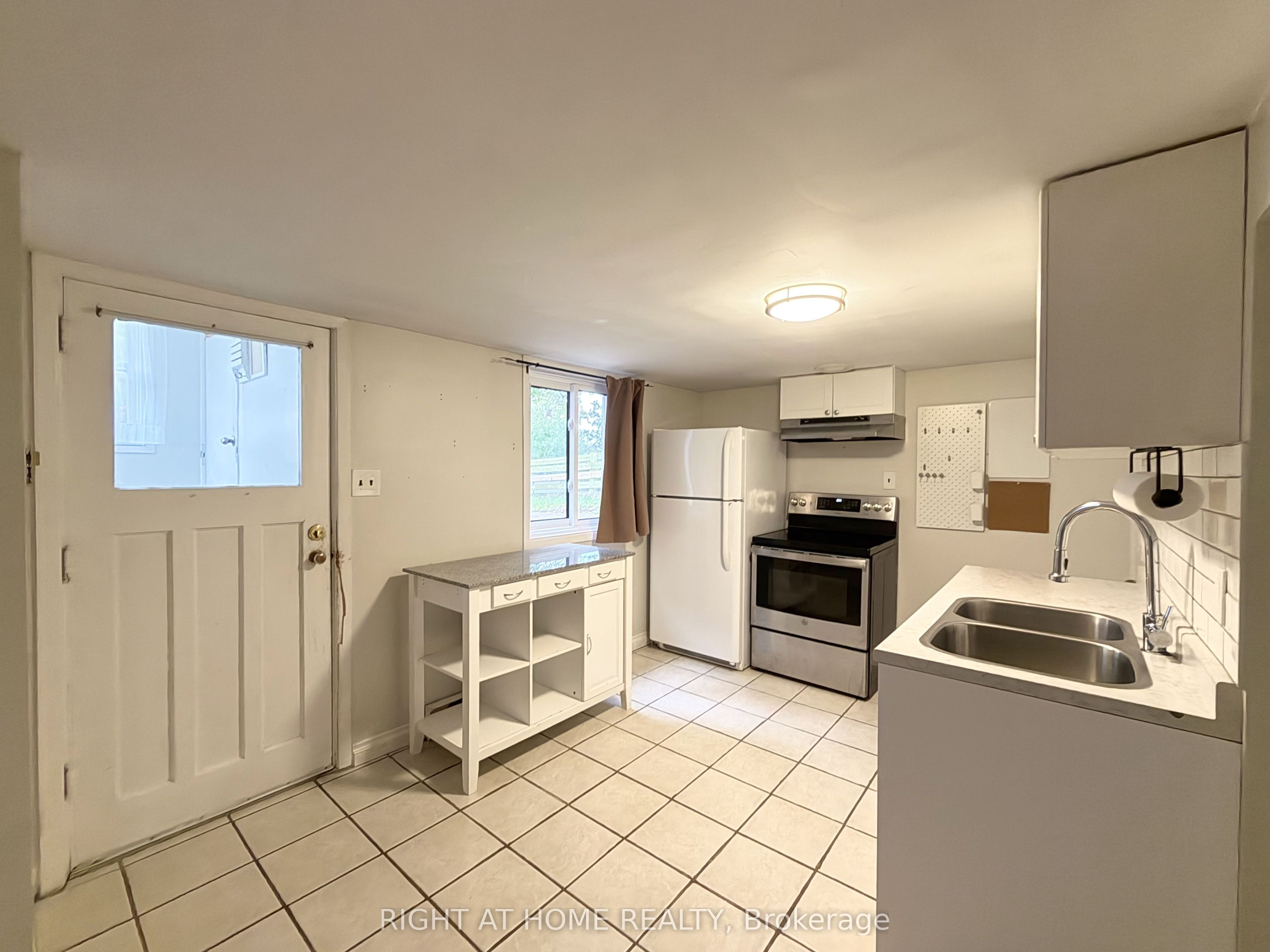 Unit Lower - 214 Greenwood Avenue, Oshawa 3