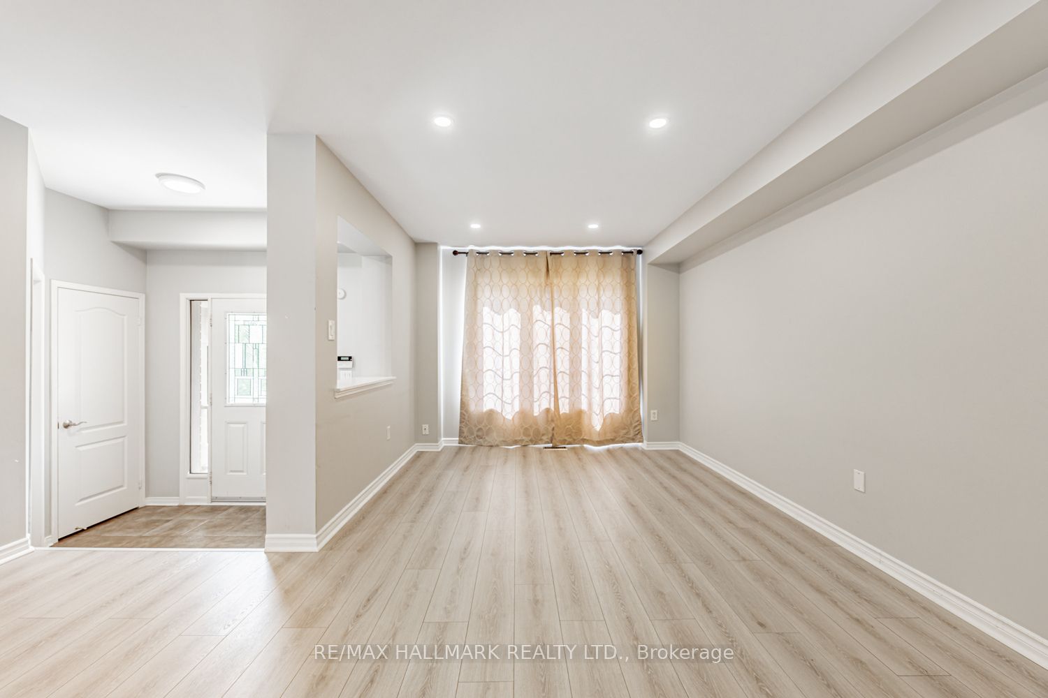 6 Dollery Gate, Ajax 2