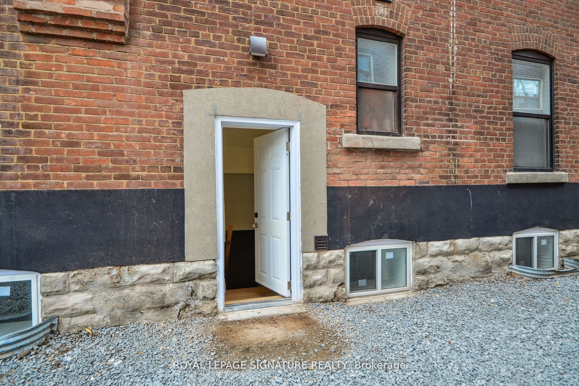 Unit Lower - 129 Kenilworth Avenue, Toronto 2