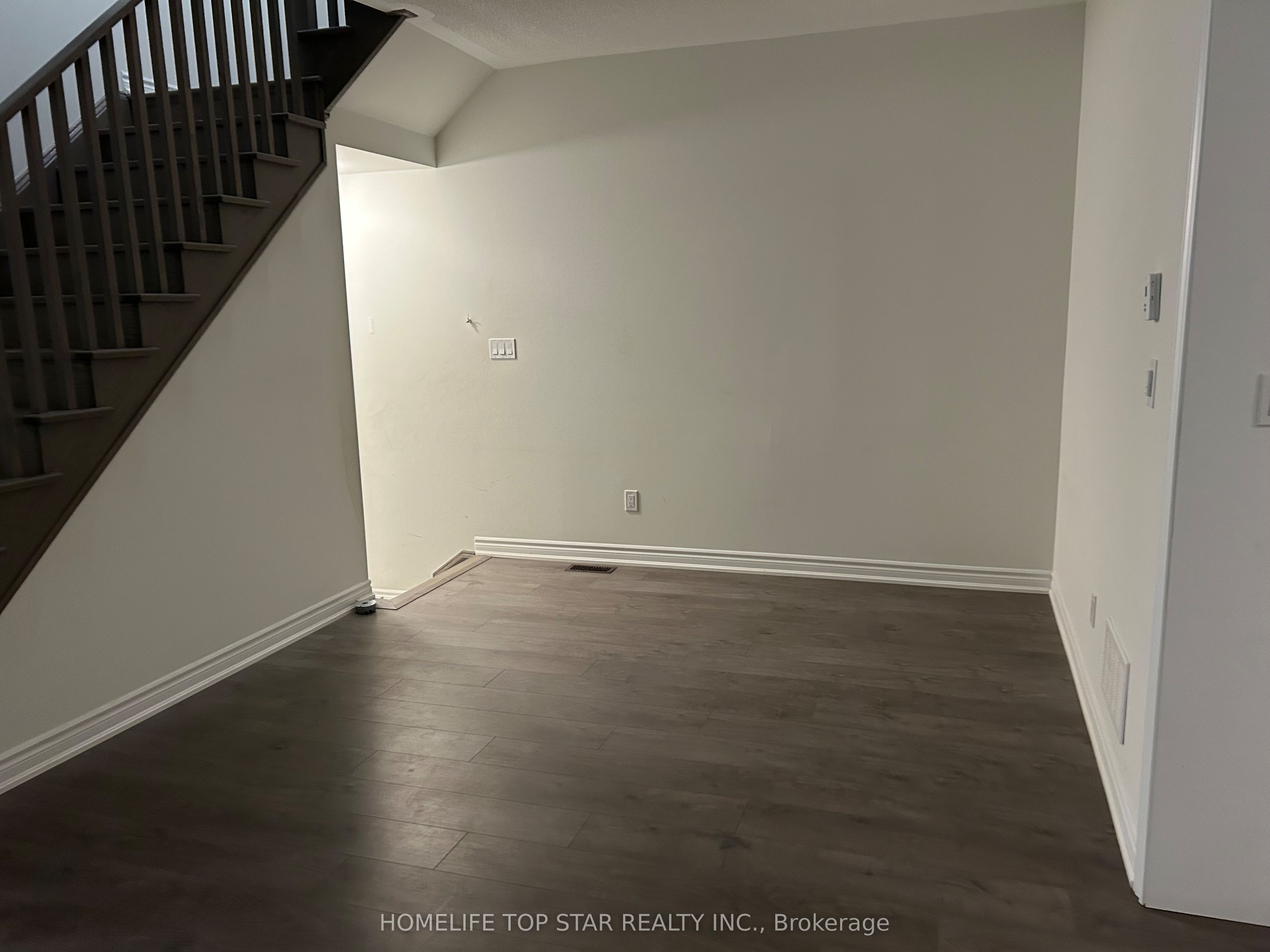 290 Okanagan Path, Oshawa 2