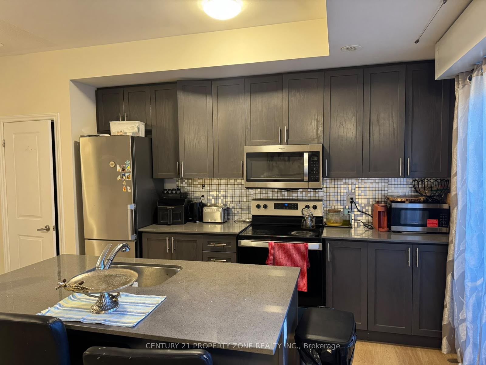 Unit 10 - 485 Beresford Path, Oshawa 3