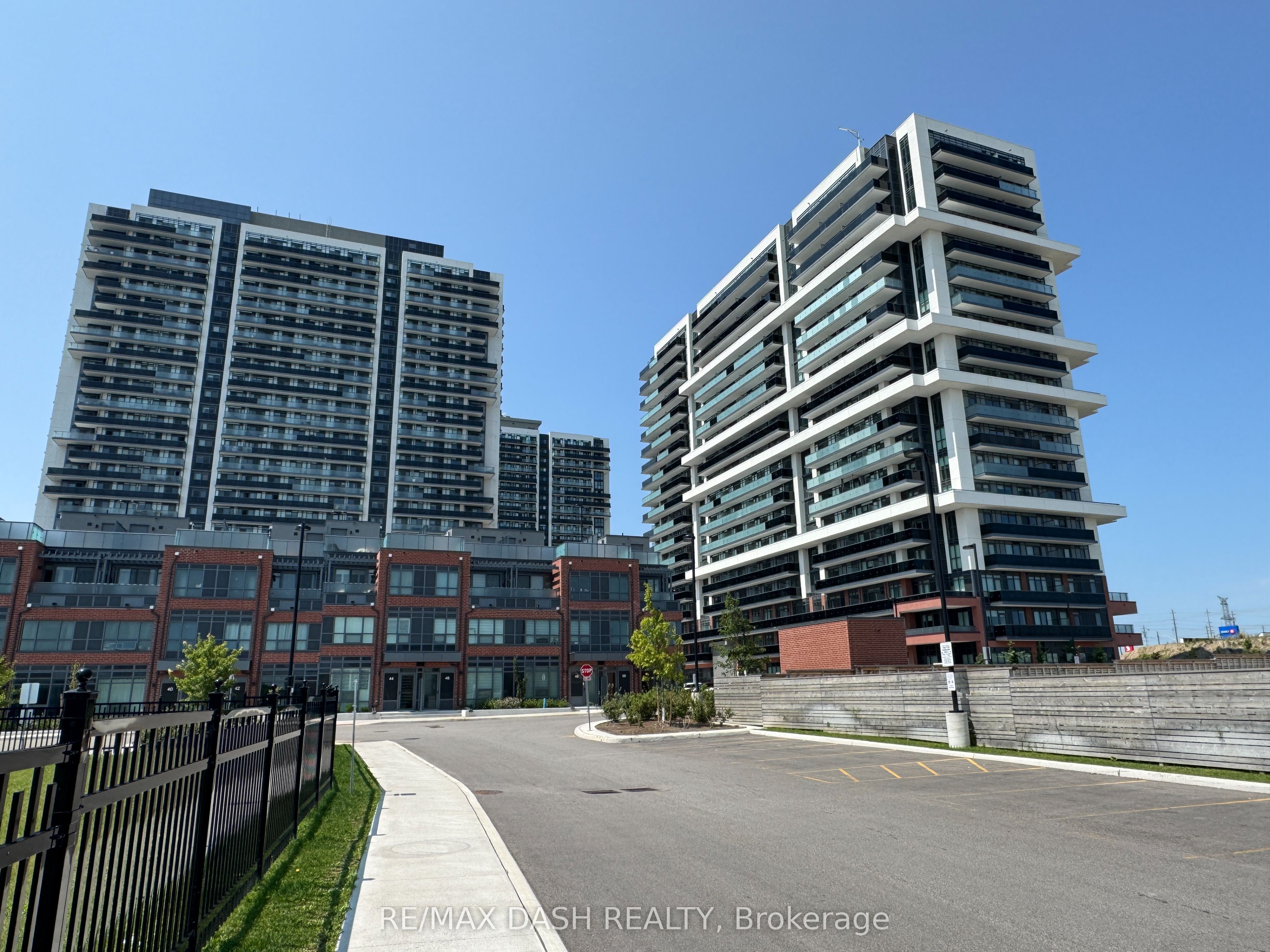 Unit 1530 - 2545 Simcoe Street N, Oshawa 1