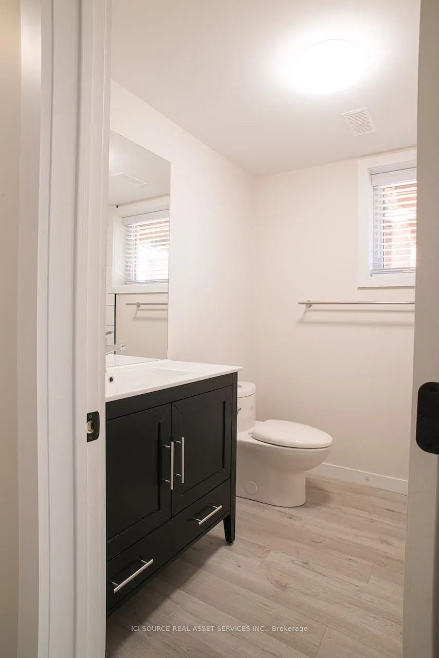 Unit B - 200 John Street W, Bradford West Gwillimbury 5