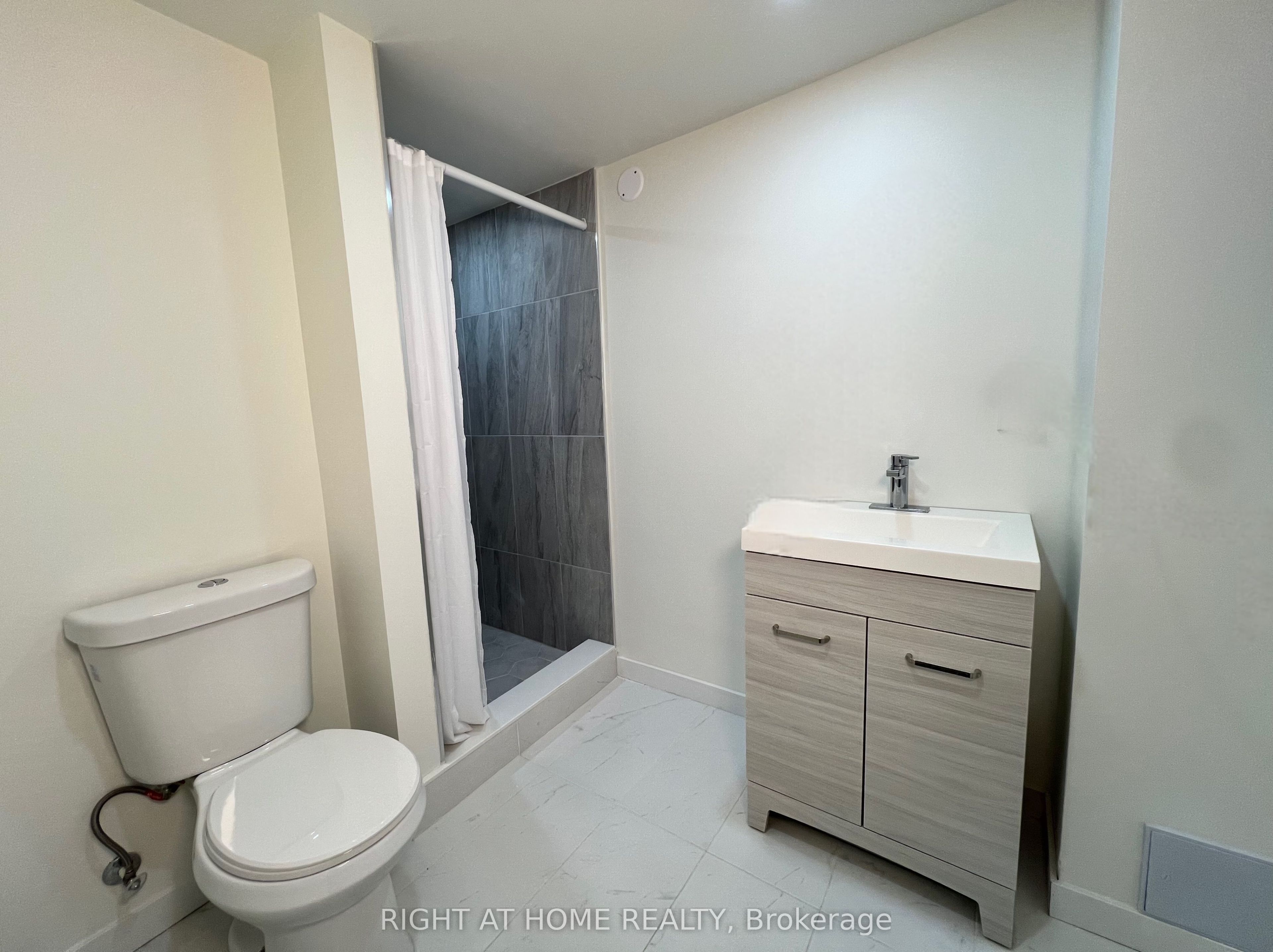 Unit lower2 - 62 Mcclenny Drive, Aurora 2