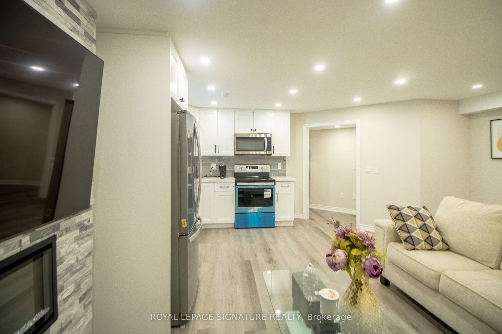 Unit Bsmt - 48 Pietrowski Drive, Georgina 2