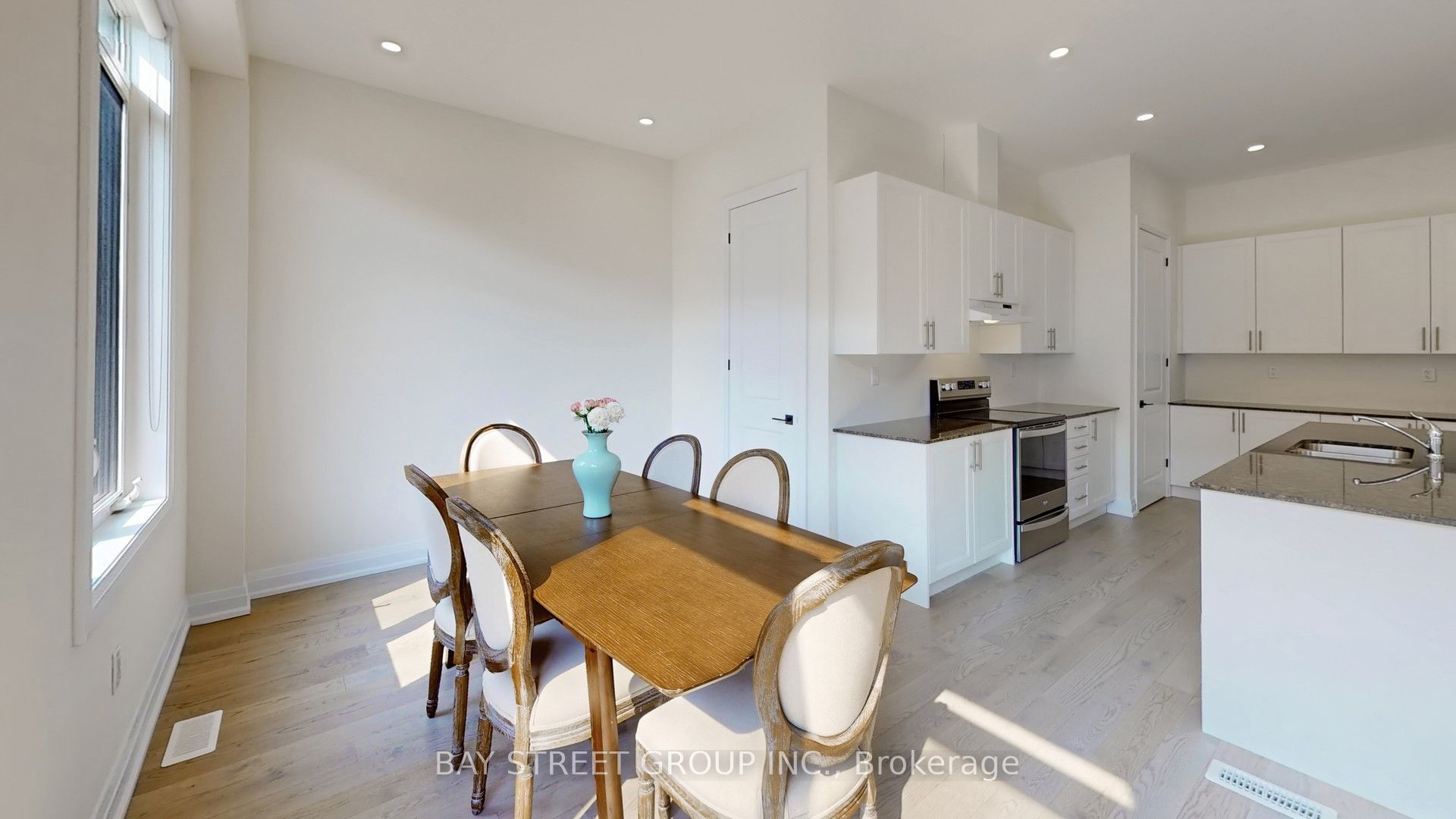Upper Two Bedrooms - 97 Halldorson Avenue, Aurora 5