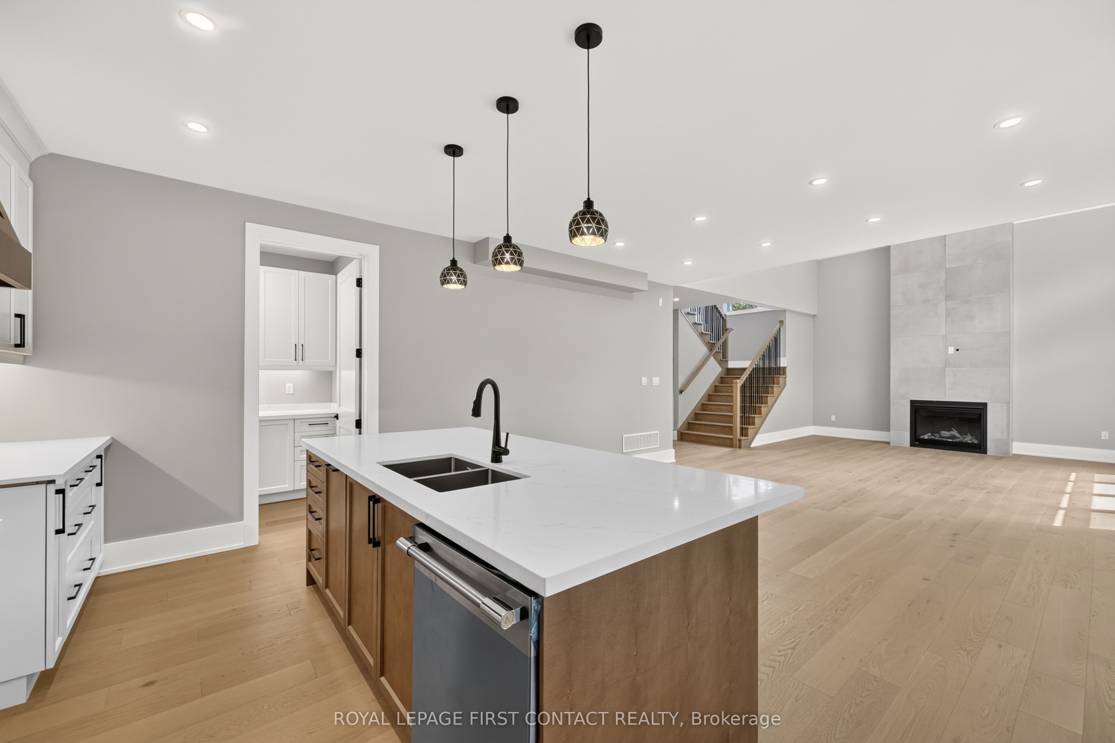 Unit Upper - 929 7th Line, Innisfil 5