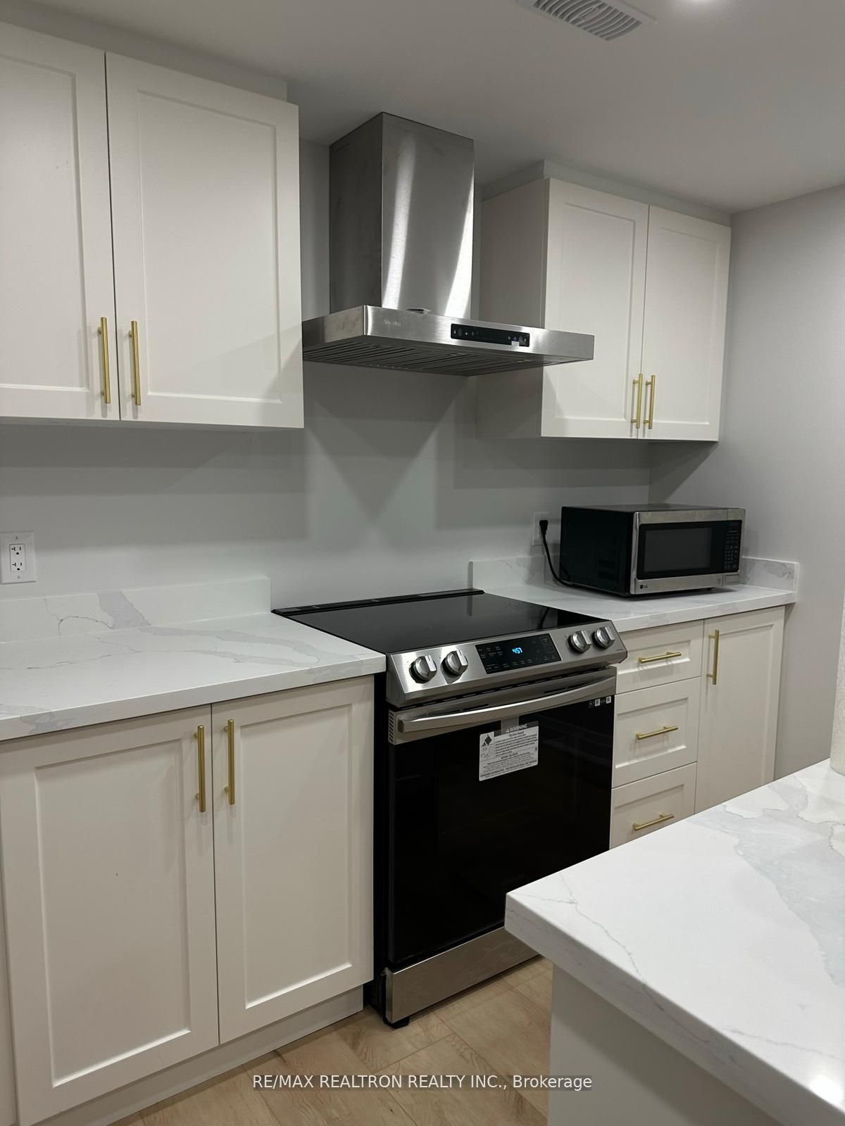 Unit Bsmnt - 5 Elderslie Crescent, Vaughan 5