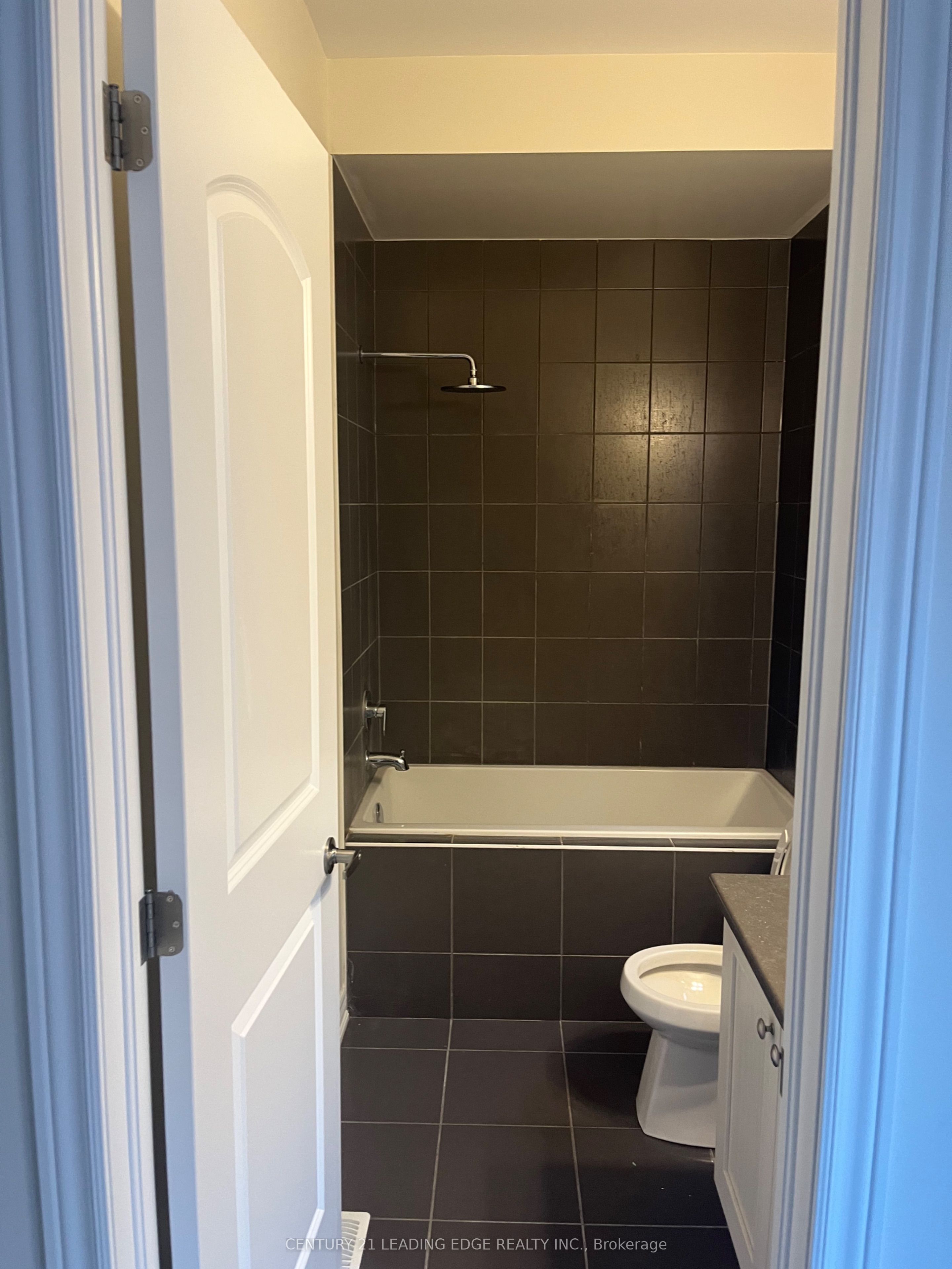 Unit 1 Bdrm Upper Level - 23 Boland Court, Aurora 2