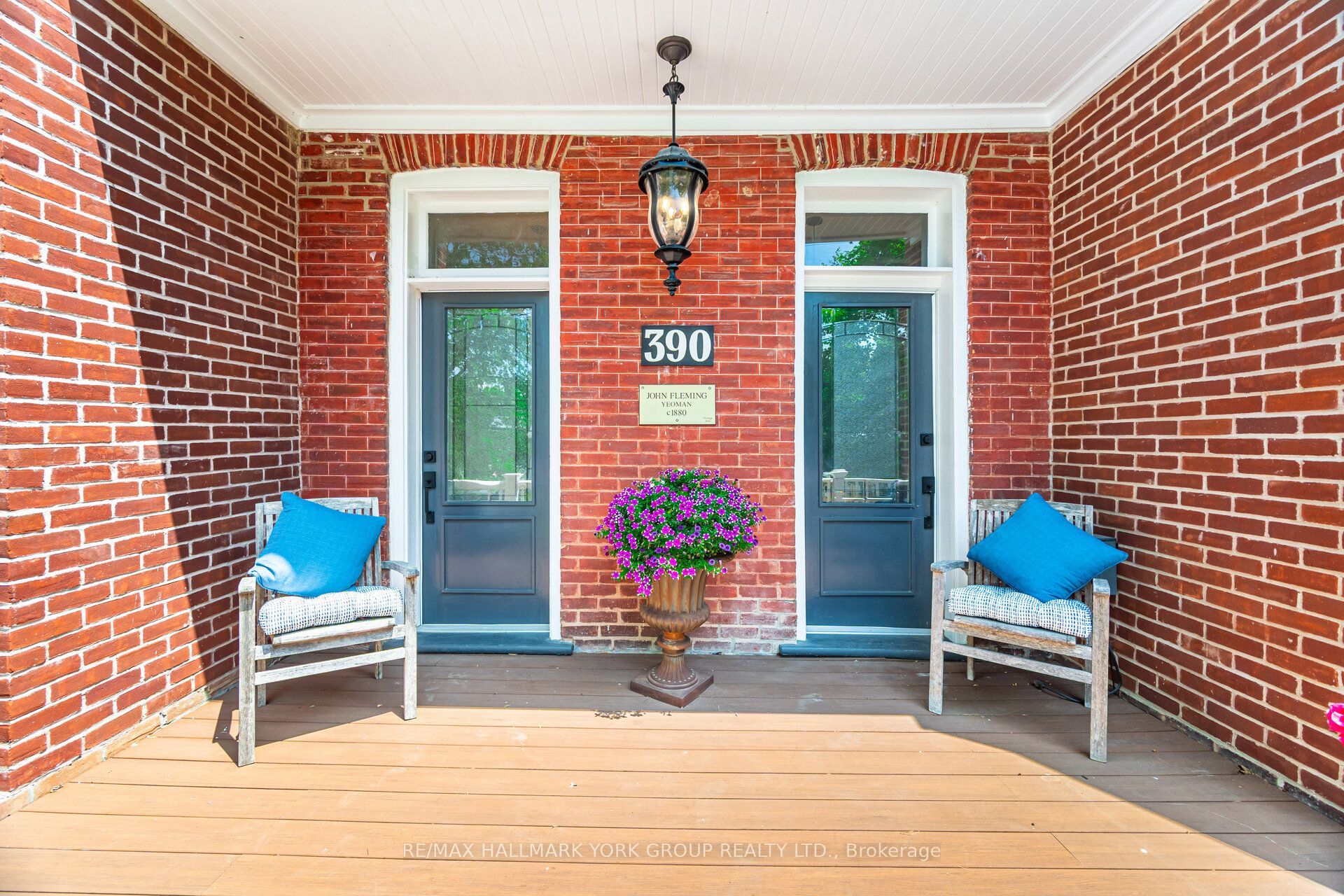 390 Main Street, King 2