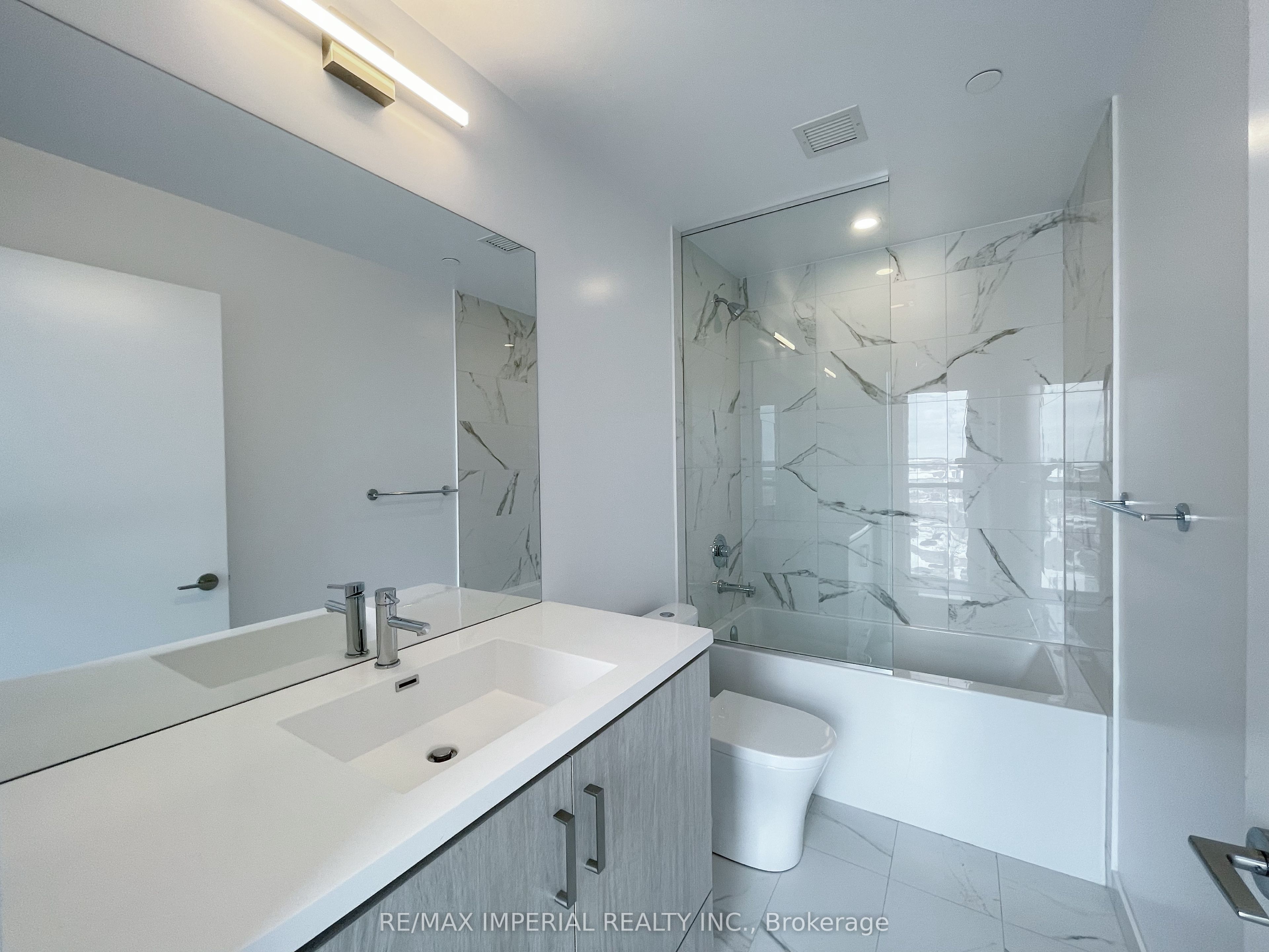 Unit 616 - 38 Honeycrisp Crescent, Vaughan 4