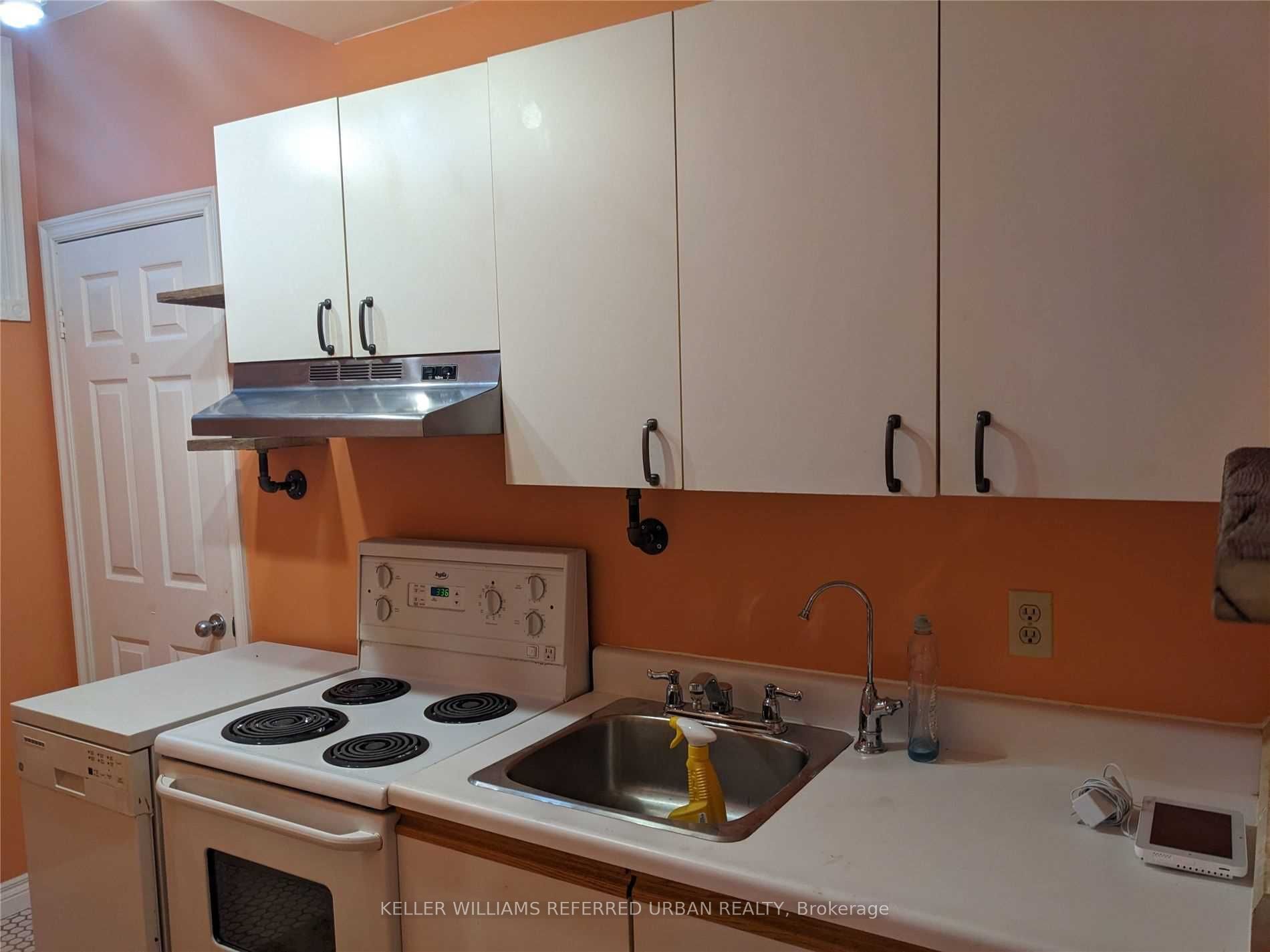 Unit Lower - 132 Old Surrey Lane, Richmond Hill 4