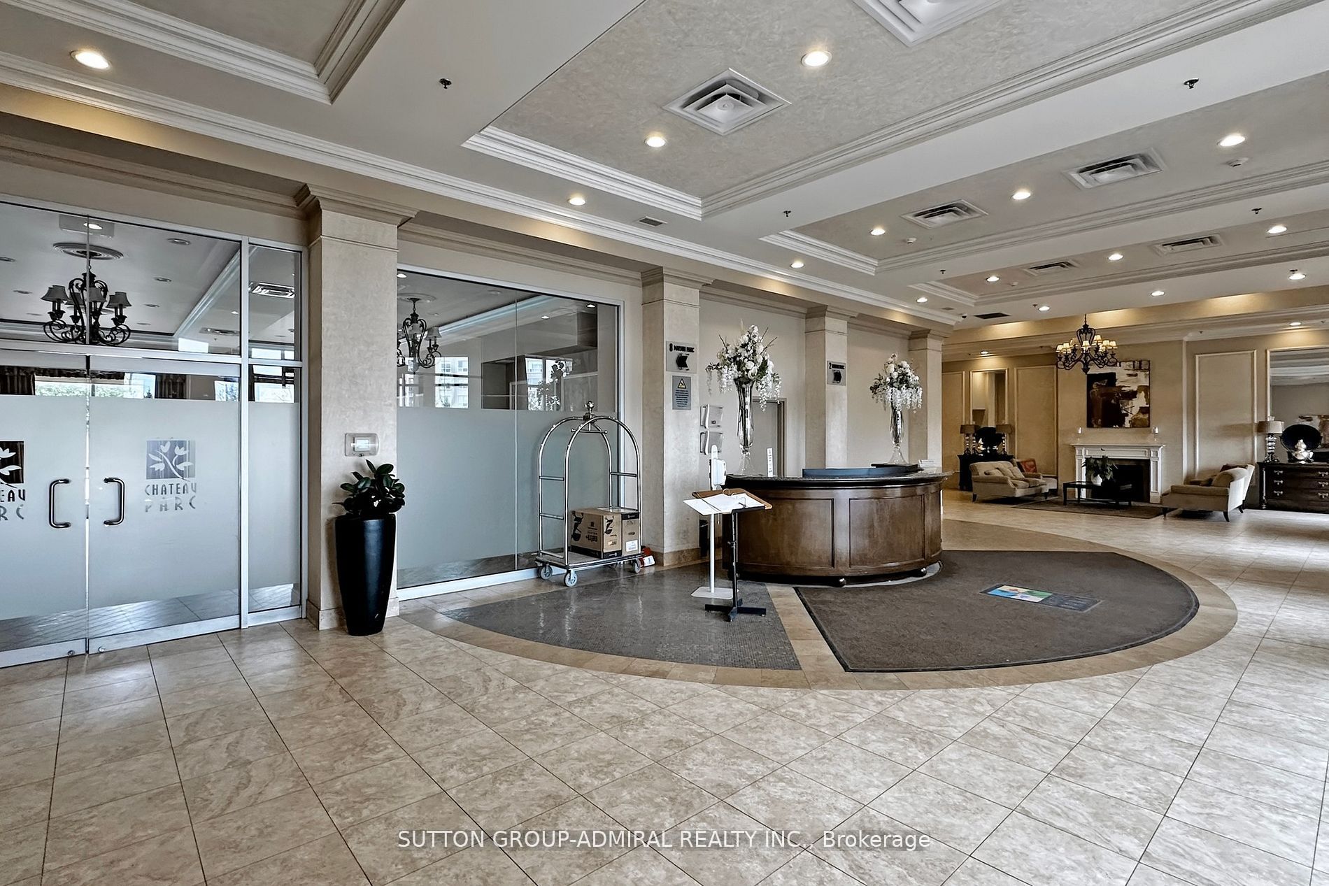 Unit 315 - 2 Maison Parc Court, Vaughan 3