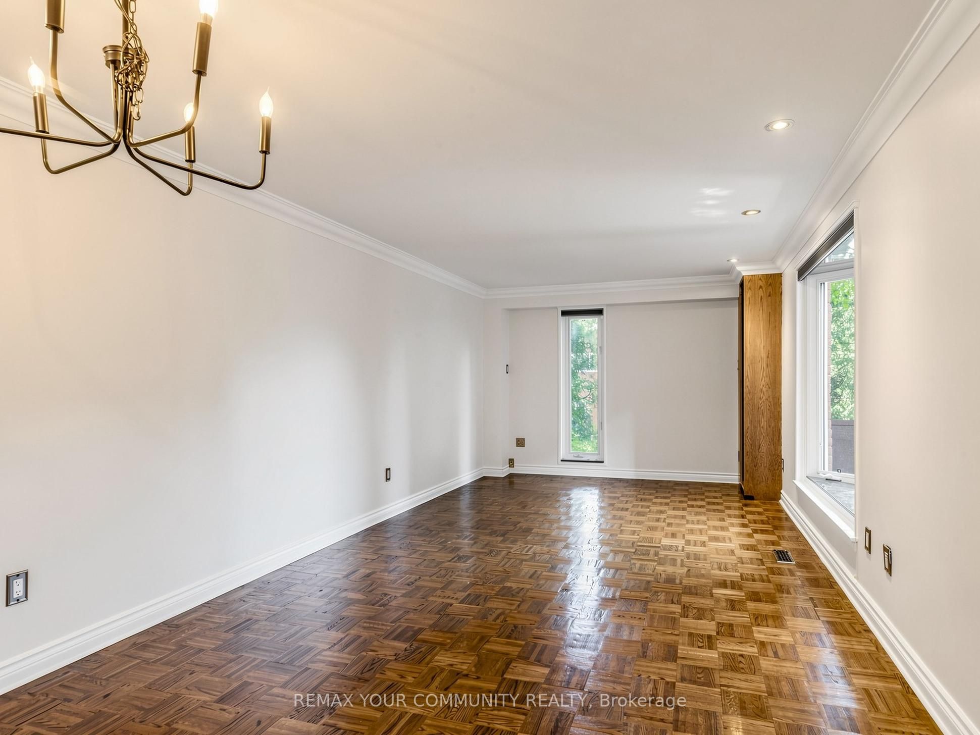 75 St. Andrews Court, Aurora 4