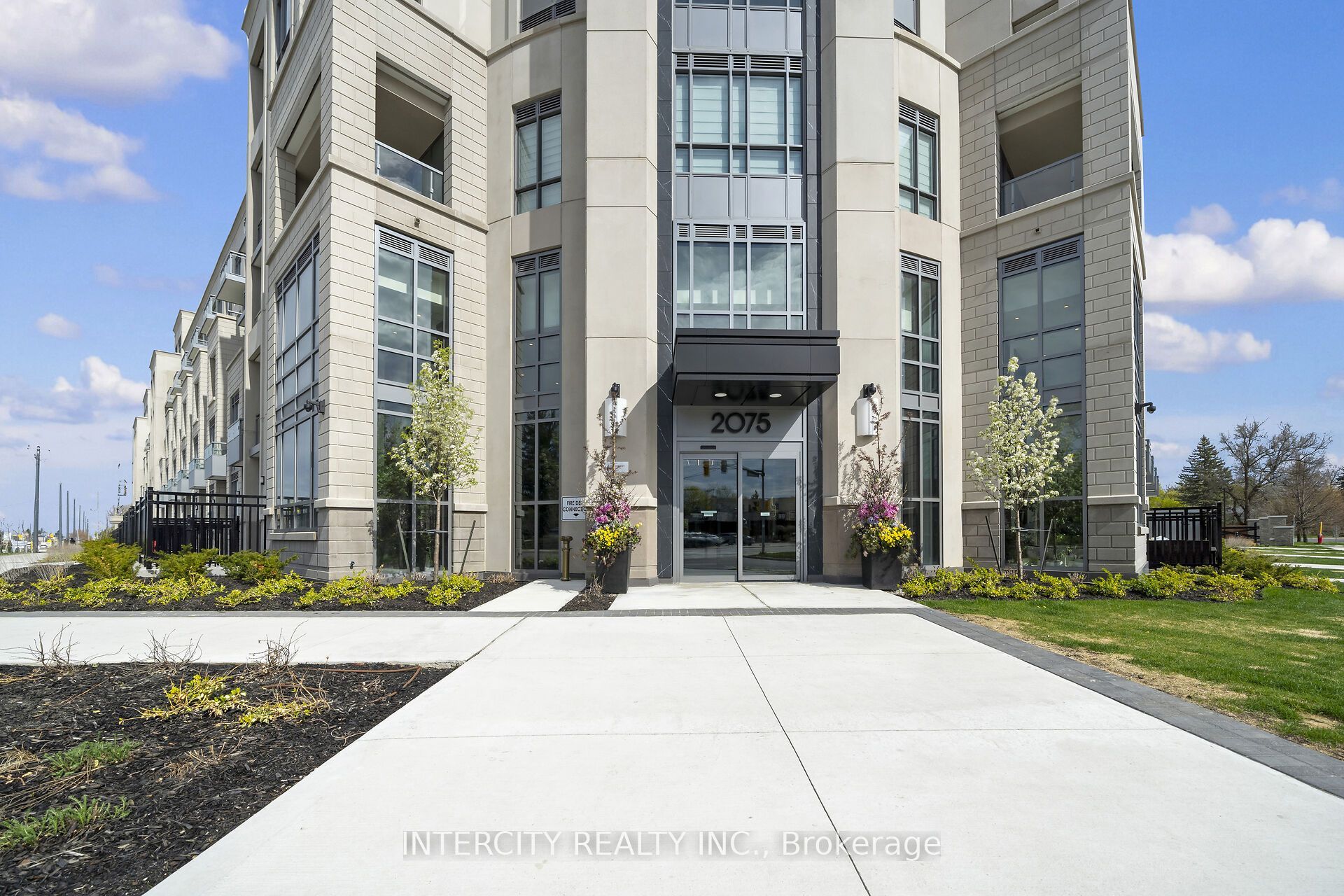 Unit 606 - 2075 King Road, King 2
