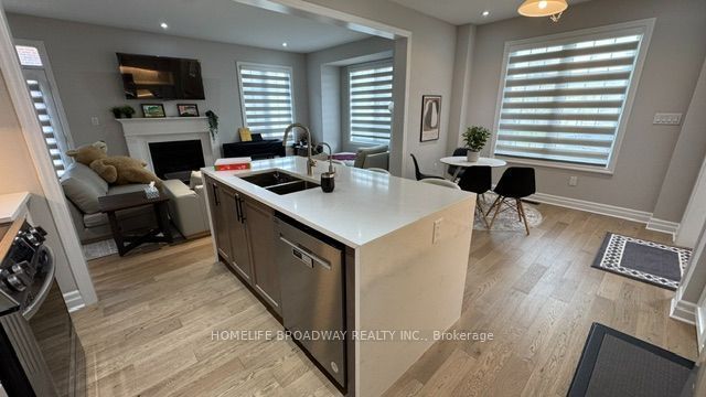 2 Sweet Pear Street, Markham 4