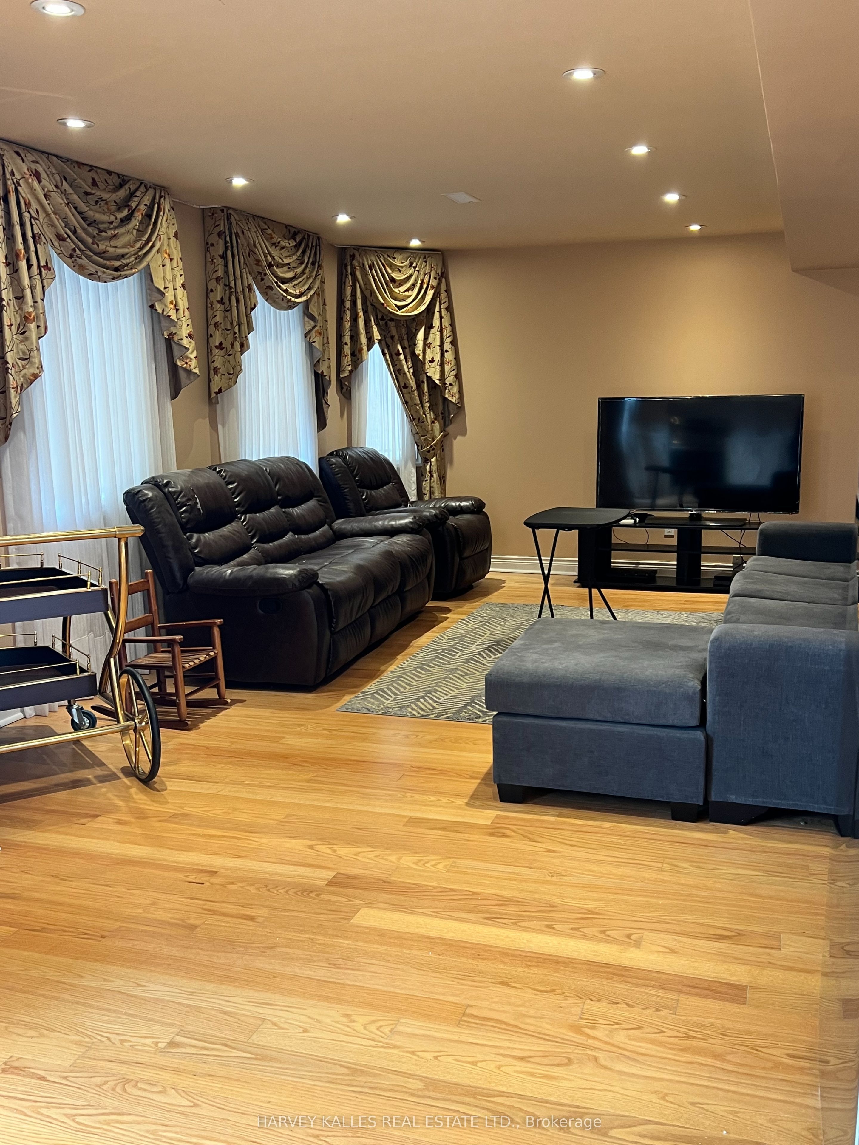 Unit Bsmt - 44 Ann Louise Crescent, Markham 3