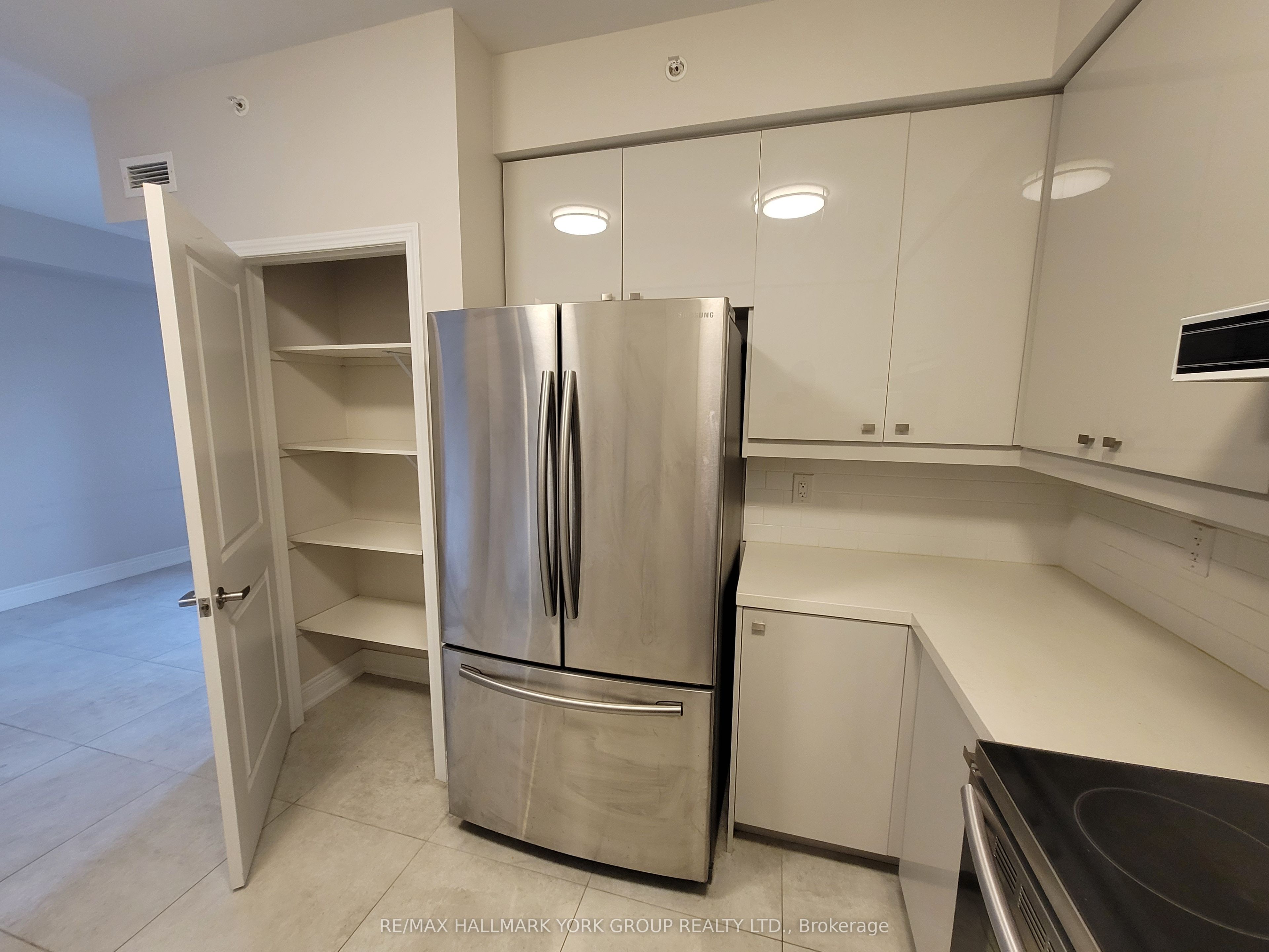 Unit 308 - 32 Wellington Street E, Aurora 5