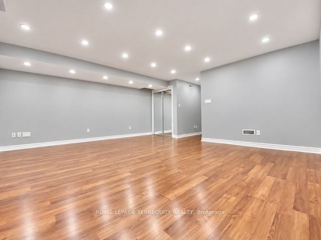 Unit bsmt - 44 Gianmarco Way, Vaughan 4