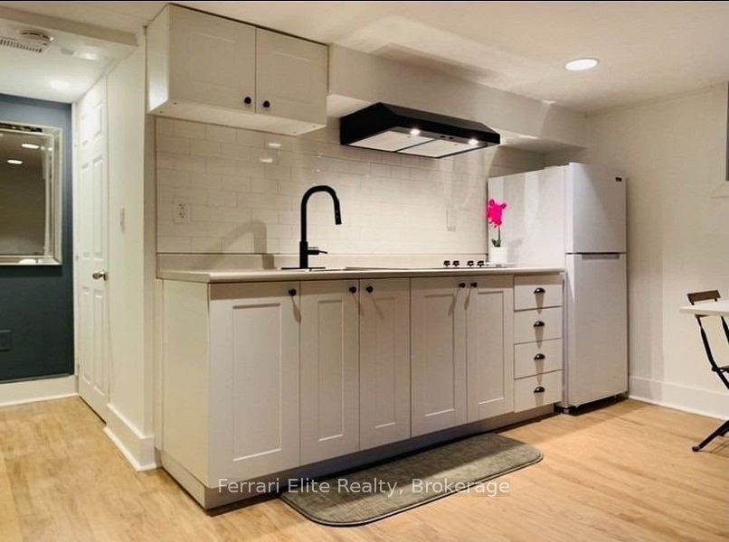 Unit Bsmt - 66 Richmond Street, Richmond Hill 4