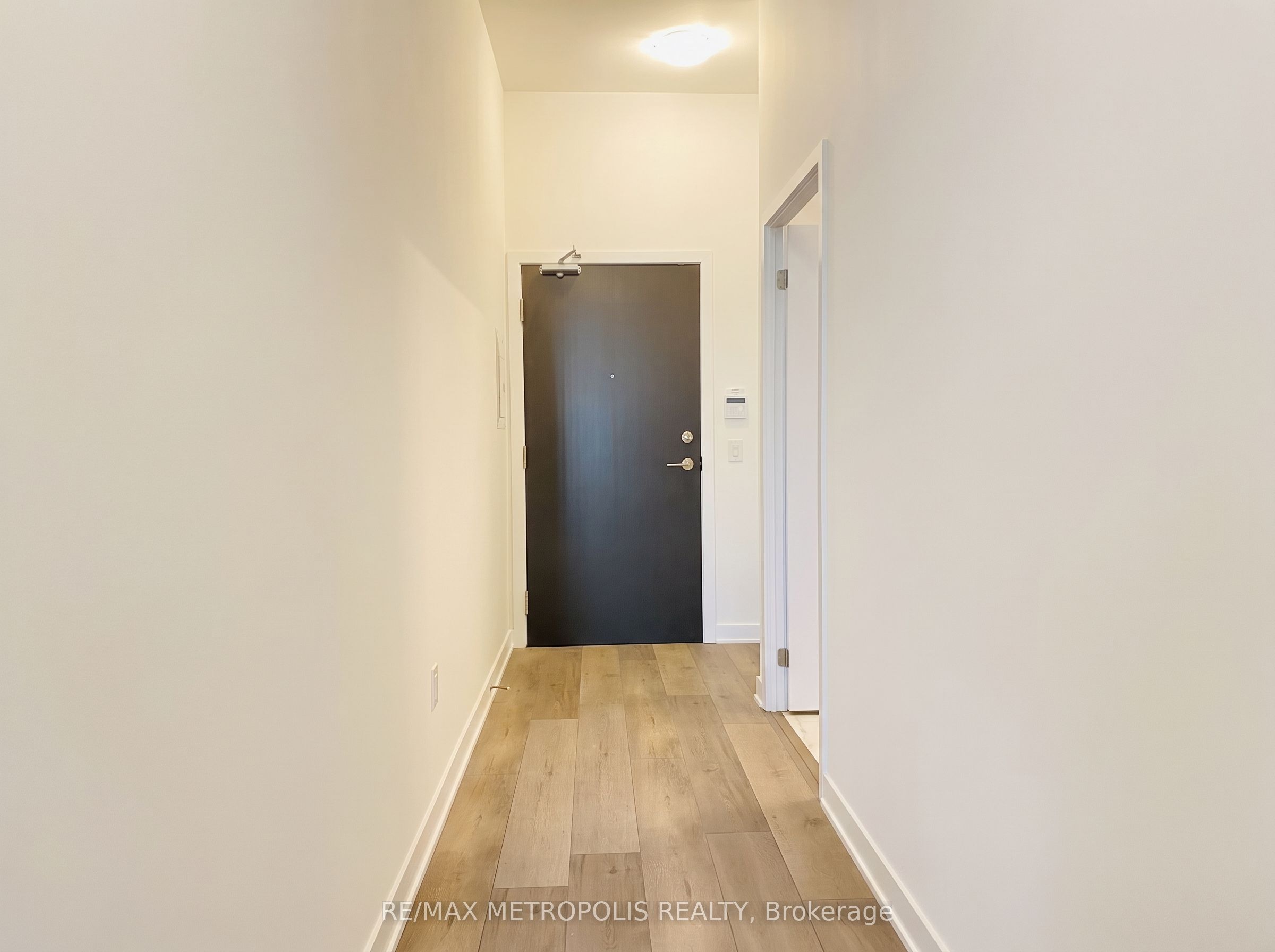 Unit 211 - 10 Honeycrisp Crescent, Vaughan 2